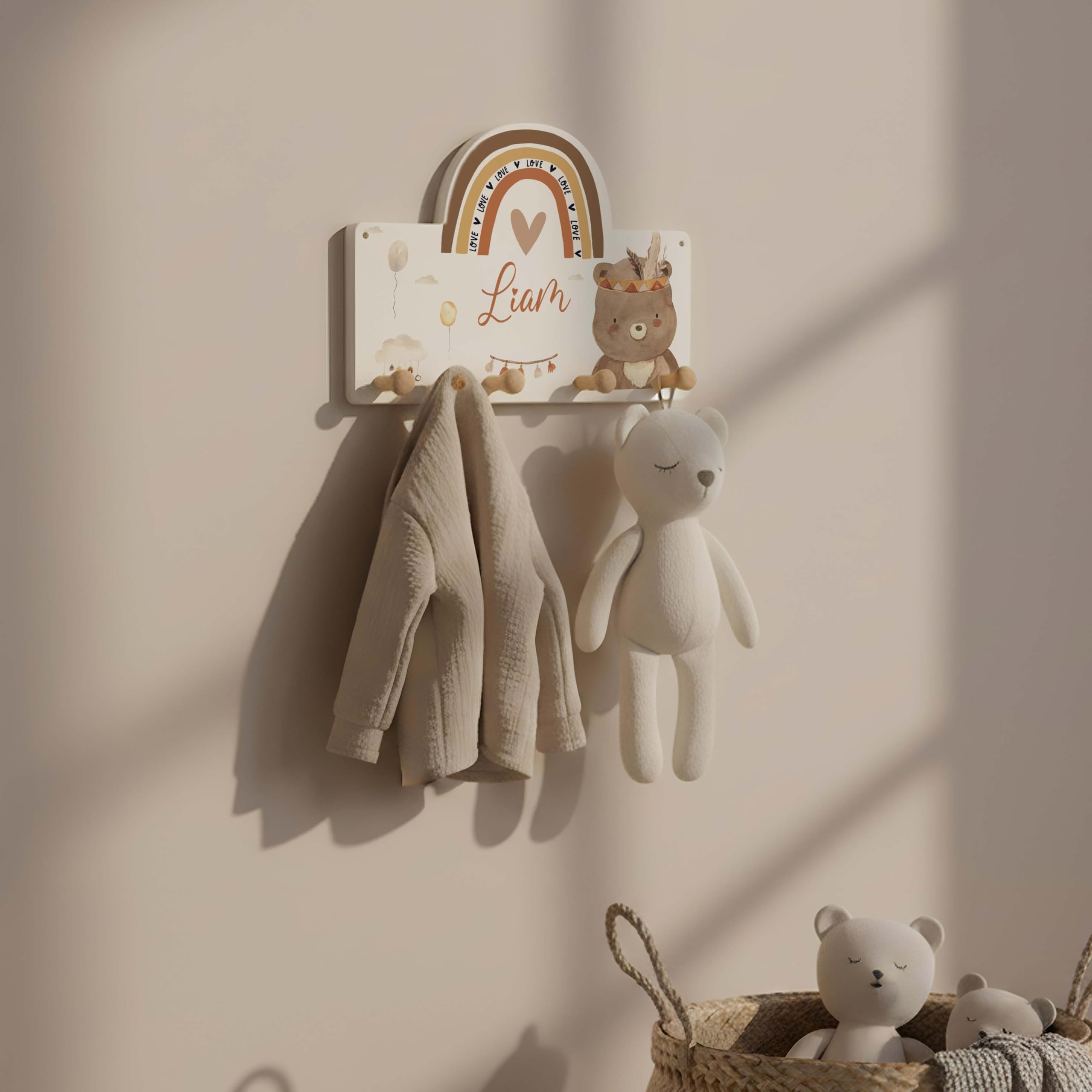 Kidsmood - Kindergarderobe Personalisiert mit Namen - Wandgarderobe mit 4 Hacken aus Holz inkl. Dübel & Schrauben - Garderobe für Baby & Kleinkinderzimmer - Geschenk zur Geburt & Taufe [40x27,5 cm]