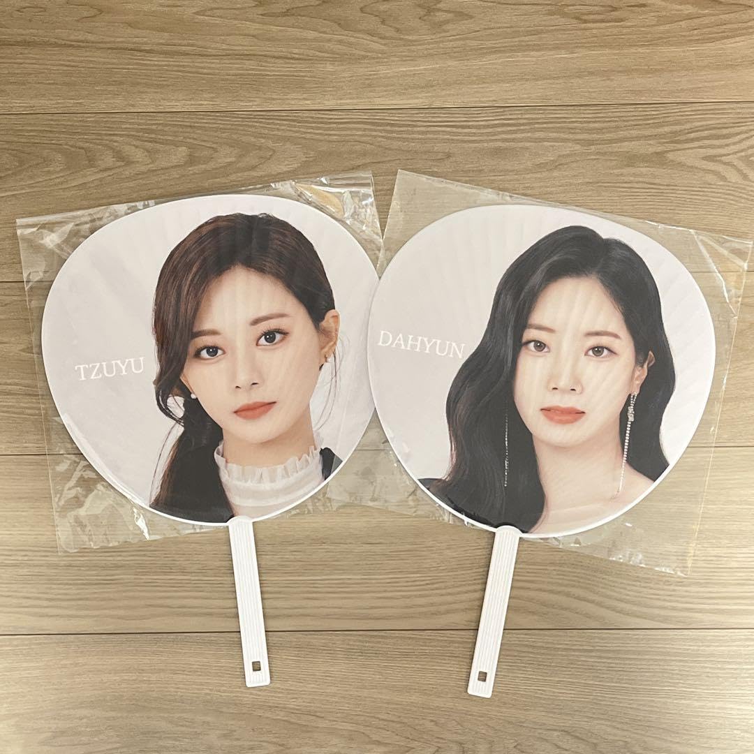 Amazon.co.jp: twice トゥワイス ツウィ ダヒョン 2点セット