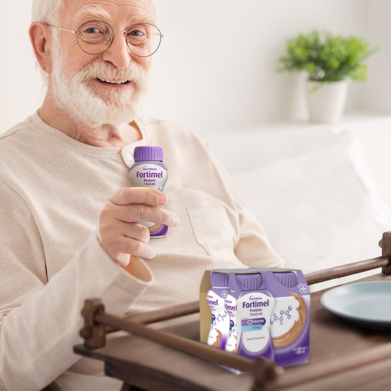 FORTIMEL PROTEIN - Supplemento Nutrizionale Iperproteico (20g di Proteine per Bottiglia), utile in caso di Malnutrizione Proteica, Pronto da Bere, Gusto Cioccolato - 4 bottiglie da 200 ml