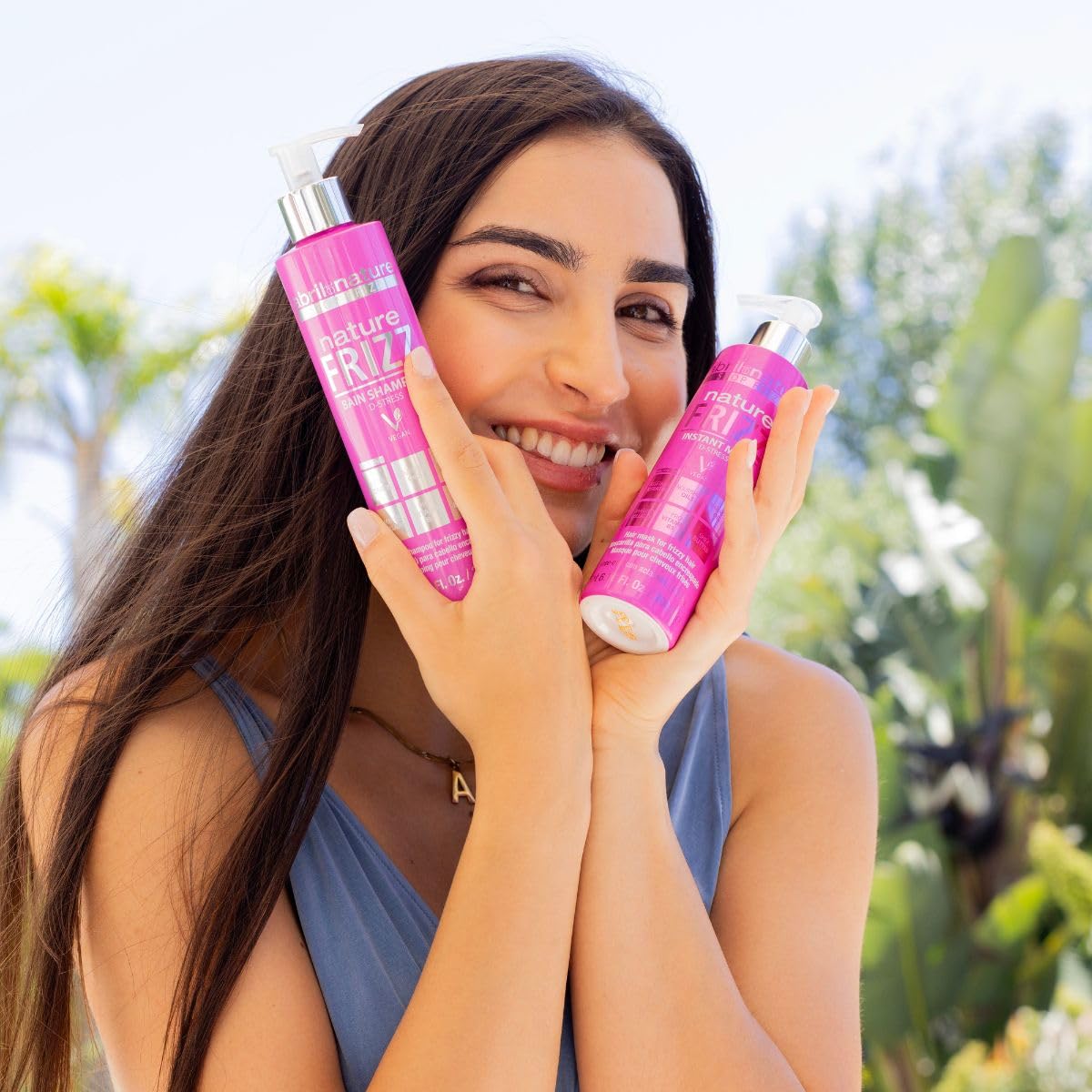 abril et nature - Mousse Capilar Nature Frizz - Efecto Alisador Intensivo - Para Cabellos Encrespados - Espuma Anti-Frizz - Larga Duración 30 días - Resultado Inmediato Facilita el Peinado - 100 ml