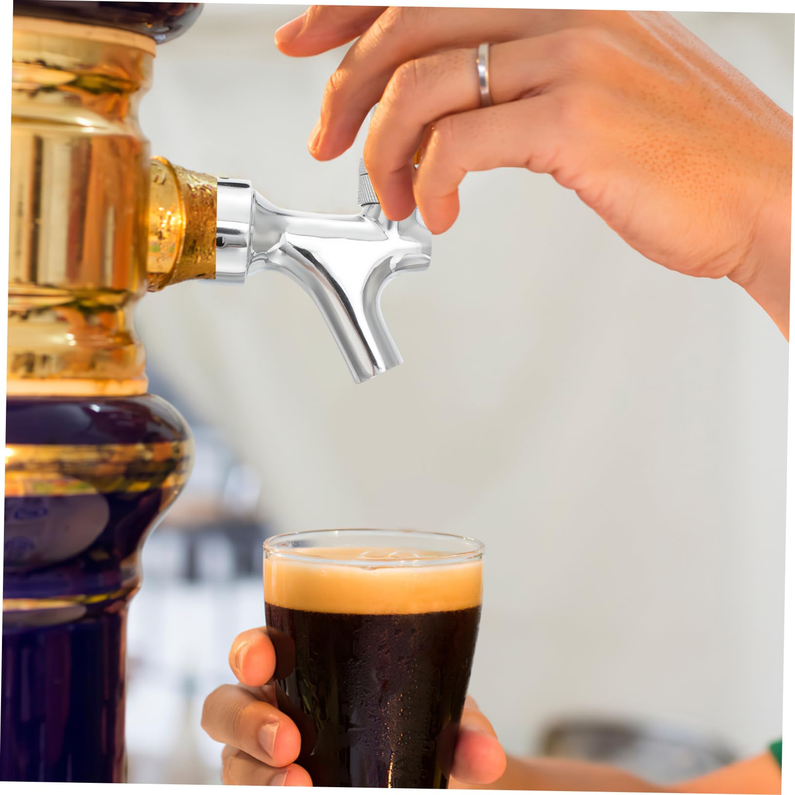MAGICLULU 2 Piezas Grifo de Cerveza dispensador Martini Estante Botellas criba vibradora Barril de Cerveza Accesorios Cerveza Tirador de Cerveza para casa Grifo de Barril Abdominales Black