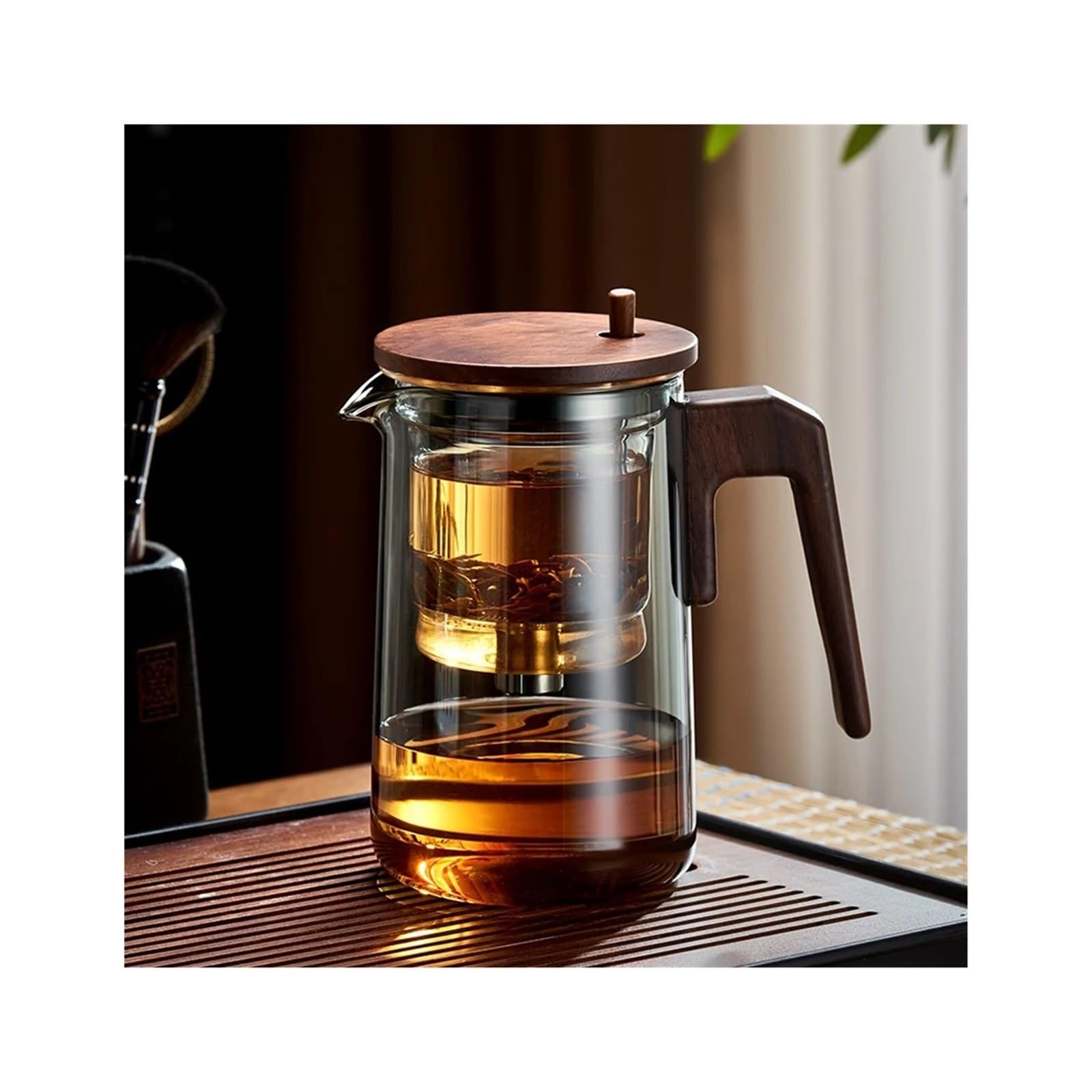 Théière chinoise en verre et bois pour votre pause thé parfumée