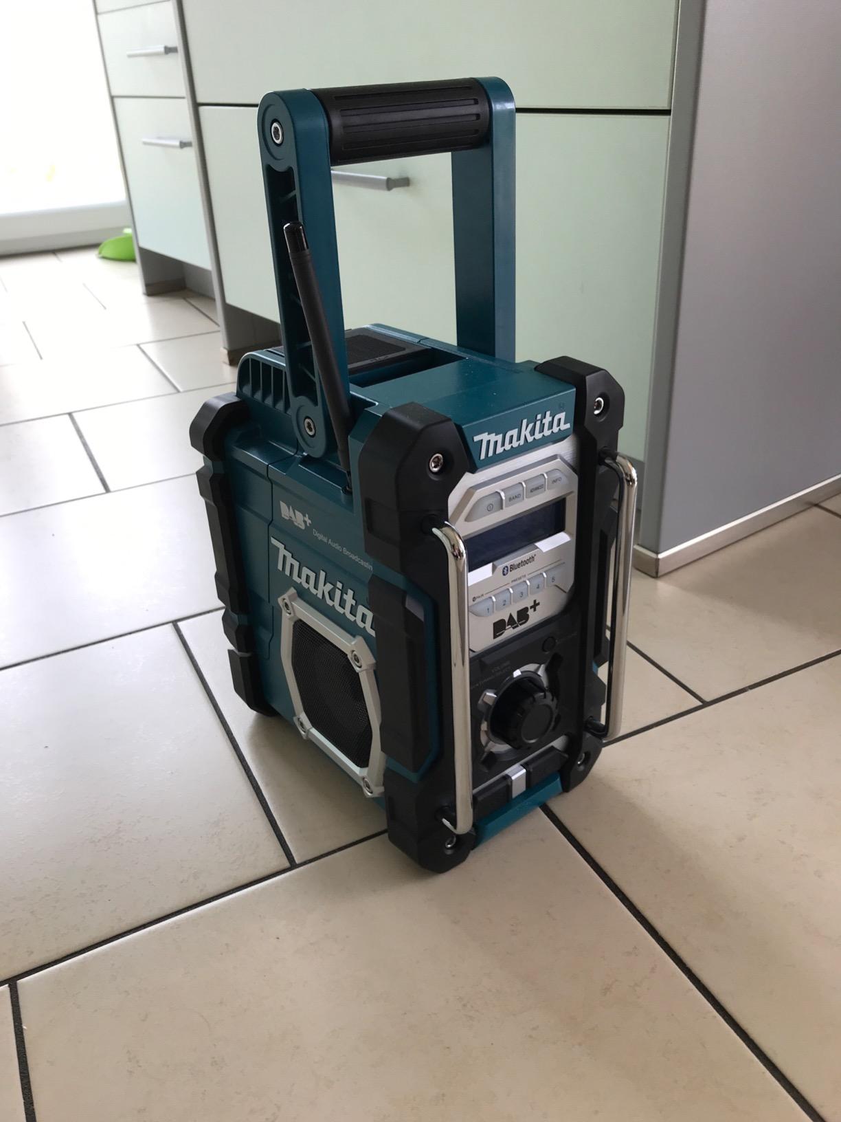 Makita Radio Dmr 112 Mit Akku Und Ladegerät Makita DMR 112 Baustellenradio mit DAB+ und Bluetooth + Akku 3 Ah und