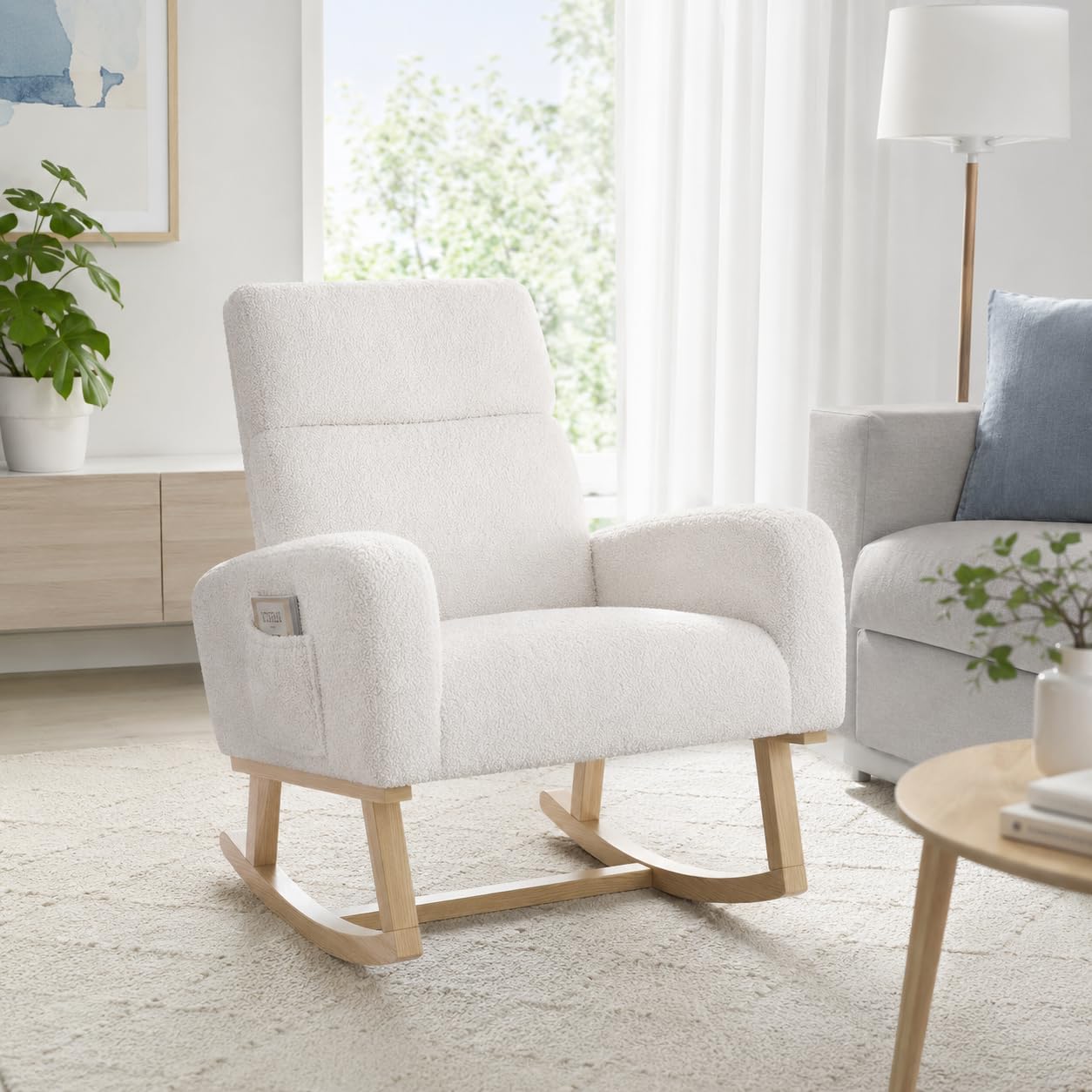 Fauteuil à Bascule en Tissu Teddy, Fauteuil d'allaitement avec Dossier Haut, Accoudoirs Rembourrés, Poches Latérales et Patins Antidérapants pour Salon, Chambre, Bureau, 69.2x78.5x87cm, Blanc