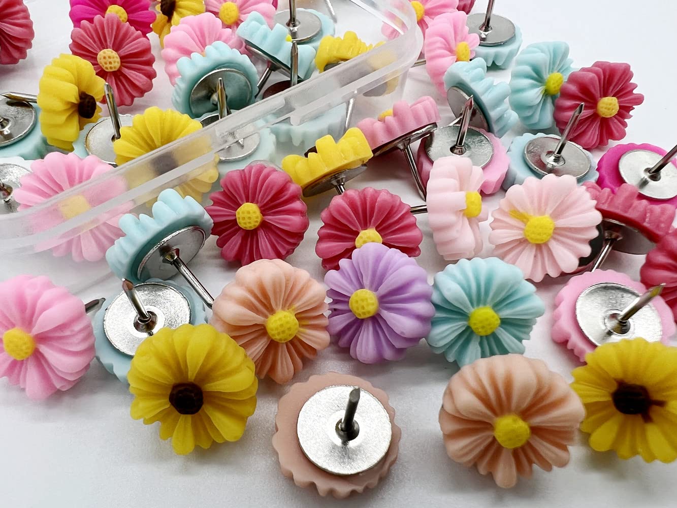 30 Pcs Multicolor Daisy Pushpins Flower Pushpins, Decorative Thumb Tacks for Photo Wall, CorkBoard, Message Wall, Office Publicity and Home Decoration