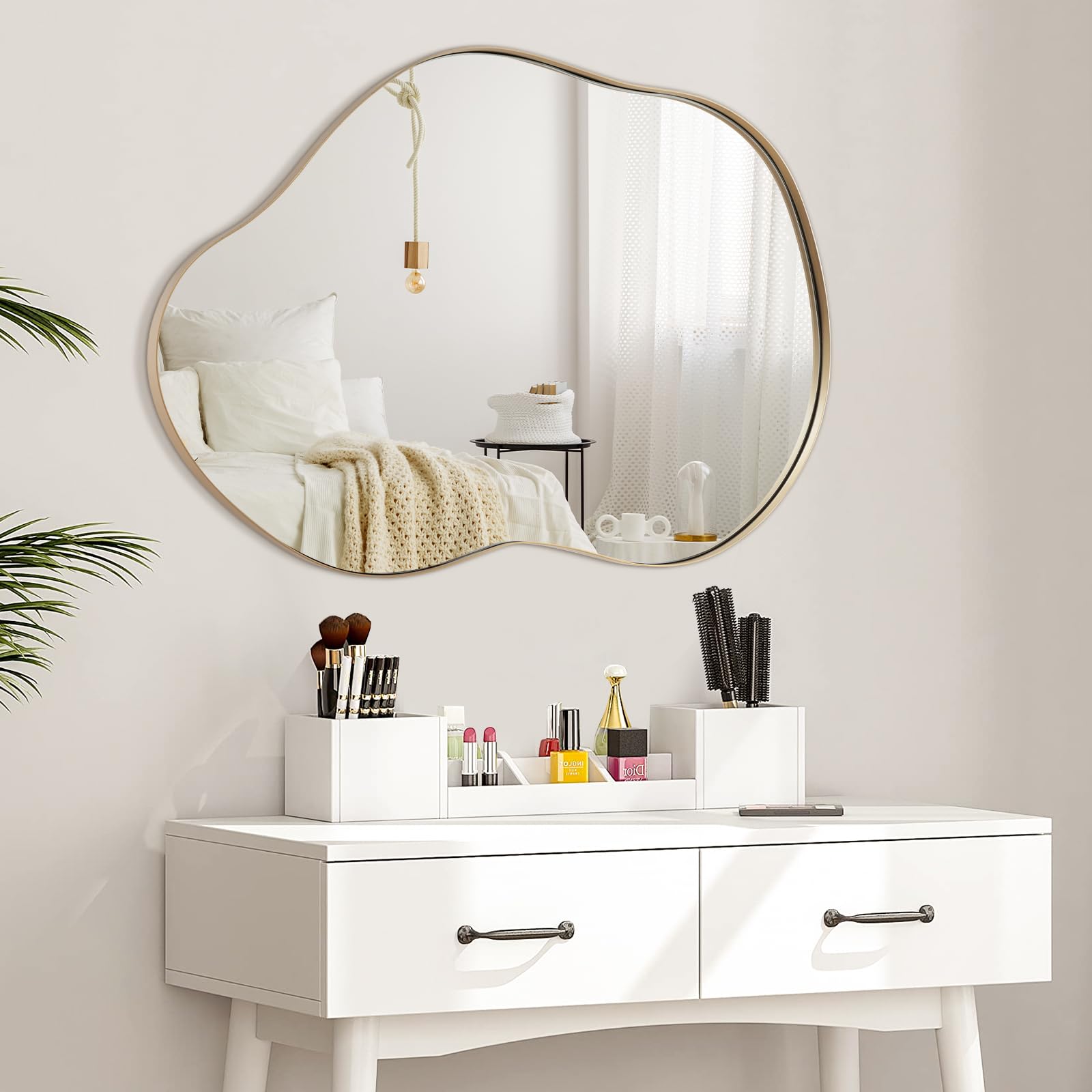 LIFEZEAL Espejo Decorativo de Pared, Espejo de Baño de Forma Irregular con Marco de Metal, Espejo asimétrico para Colgar en el Dormitorio, 56 x 78 cm (Dorado)