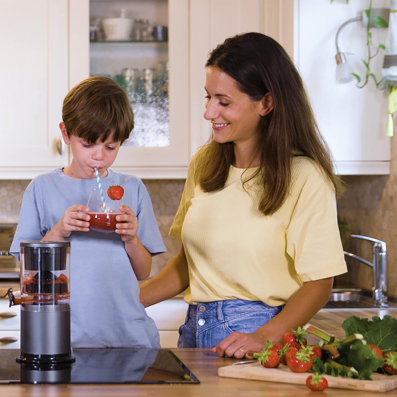 Livington JuiceBoost Centrifugeuse sans fil portable avec réservoir de récupération de 250 ml, petit presse-agrumes pour fruits et légumes