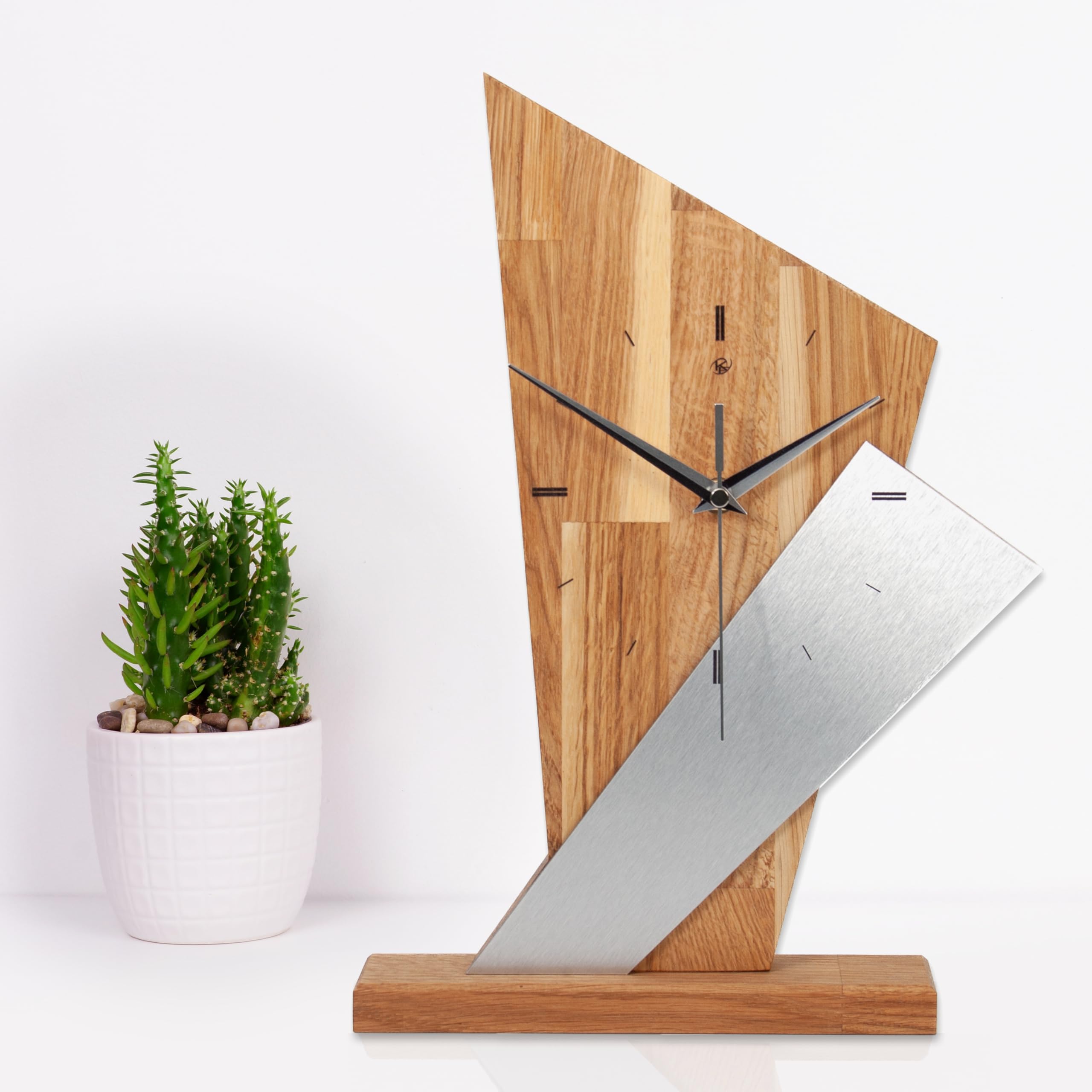 Kreative Feder Designer-Standuhr „Brown Square“ aus Massivholz – Tischuhr in modernem Metallic-Look ohne Ticken (leises Quarzuhrwerk, Eiche)