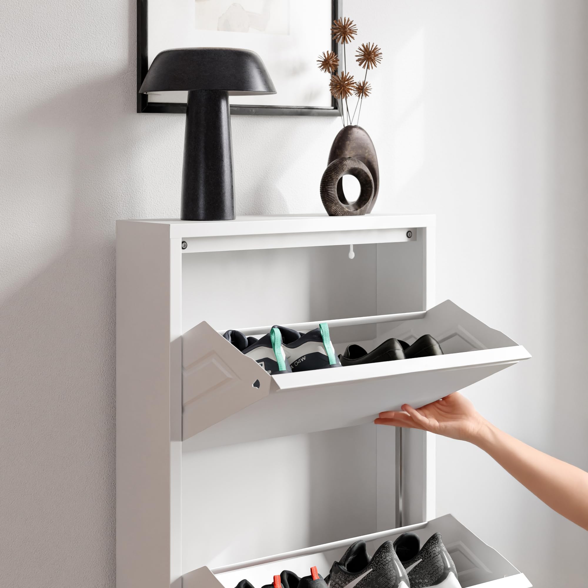 [en.casa] Zapatero de Pared Sokndal Organizador de Zapatos con 3 Puertas para 6 Pares Mueble de Calzados para Entrada Pasillo Metal 104 x 50 x 15 cm - Blanco
