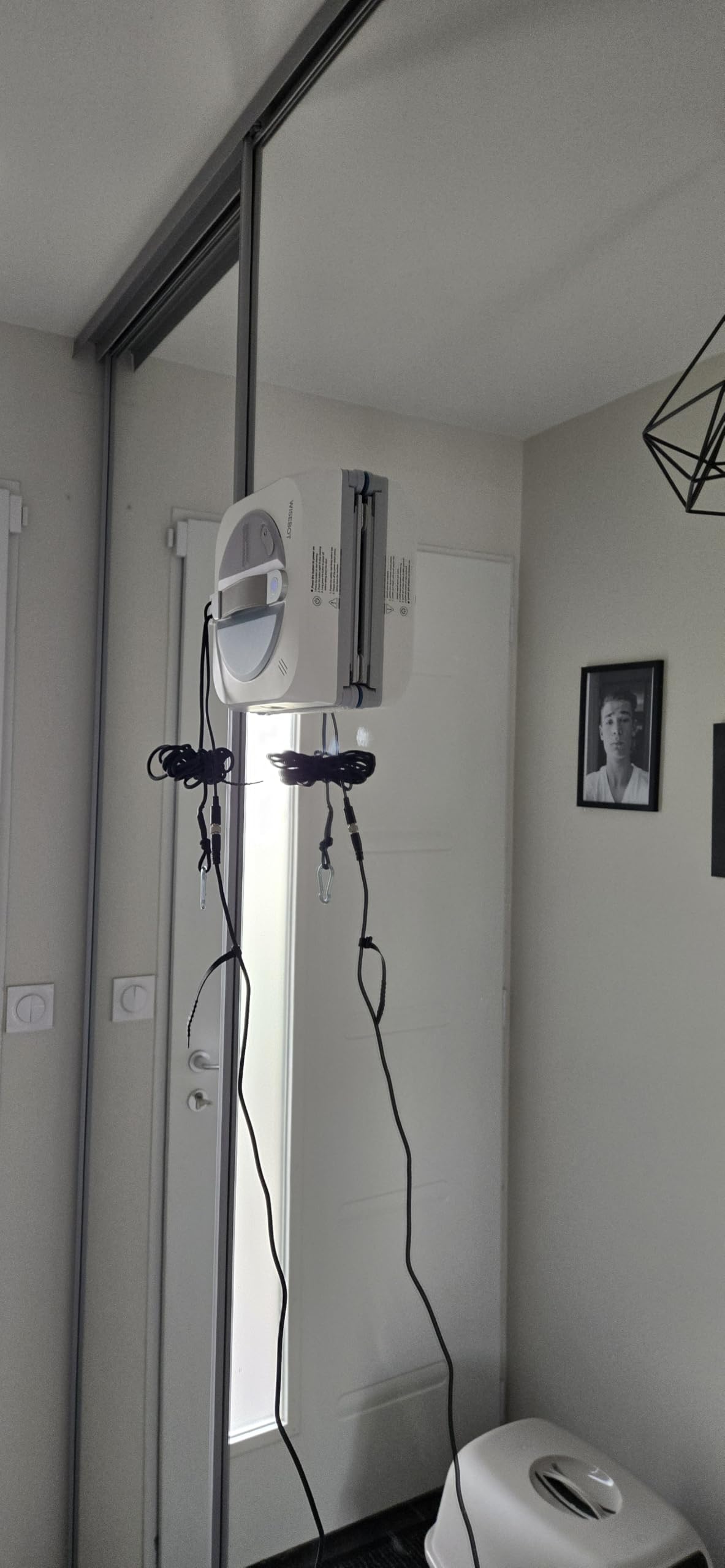 WISEBOT Fensterputzroboter KI-Navigation, 3-Fach Spray, Eckenreinigung(Weiß)