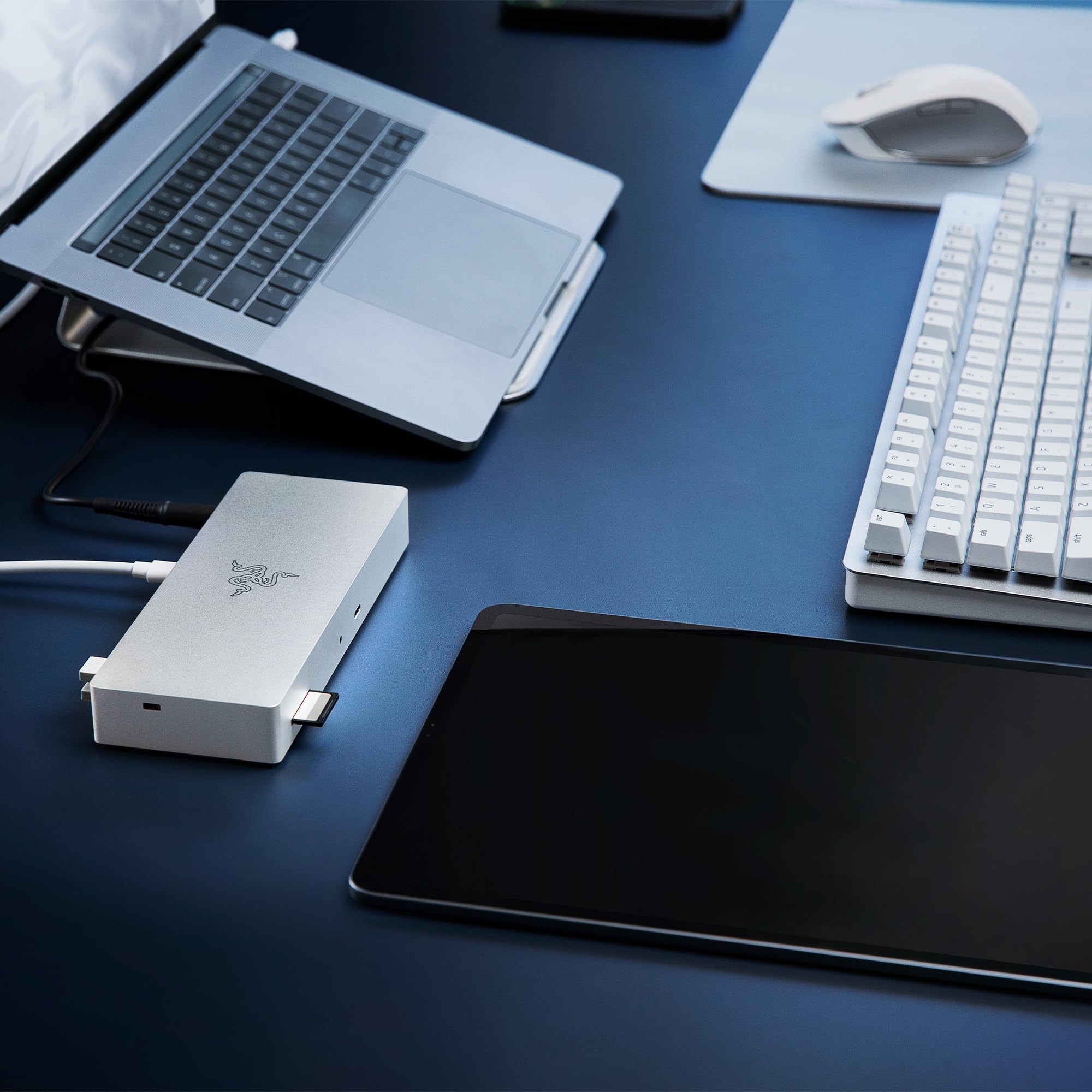 Razer Thunderbolt Dock 4 - Dock Thunderbolt 4 compatto progettato per Mac (La larghezza di banda e la versatilità che hai sempre voluto, Più veloce che mai per Mac) Bianco