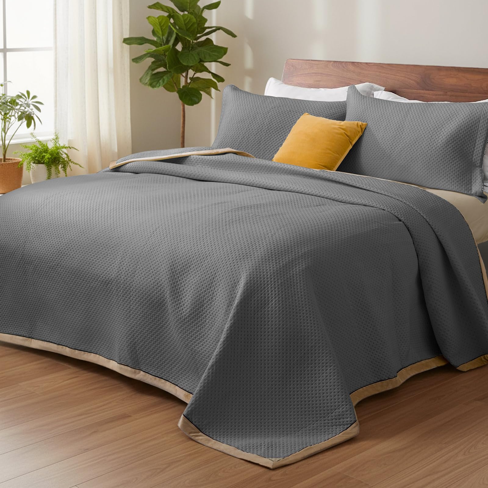 SHANNA Quilt Bedspread 3 Piece Set: All Season Luxurious Cozy Coverlet Soft Warm Super Queen Size 220 x 240 cm Quilted Coverlet Set with 2 Pillowcase 50 x 70 cm Comforter Bedding Decor (Dark Gray-A)