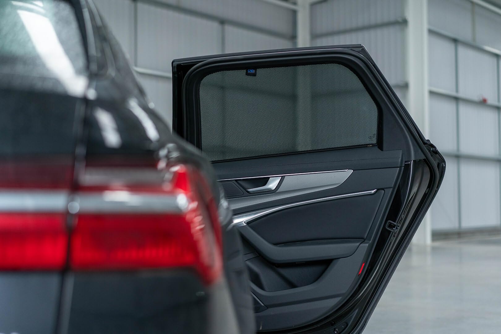 Zestaw osłon samochodowych (tylne drzwi boczne) kompatybilny z Audi A6 C8 Avant 2018- (2-częściowy), czarny