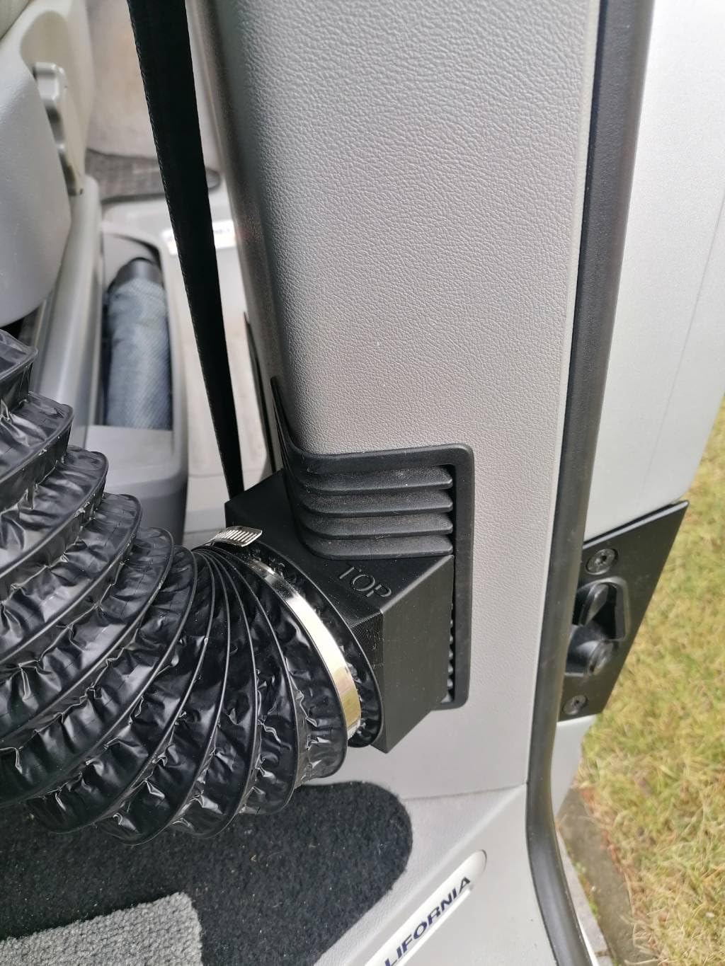 Standheizungsadapter für VW T5 / T6 / T6.1 California, Warmluftleitsystem für Aufstelldach, Bus AirFlow System, Schwarz
