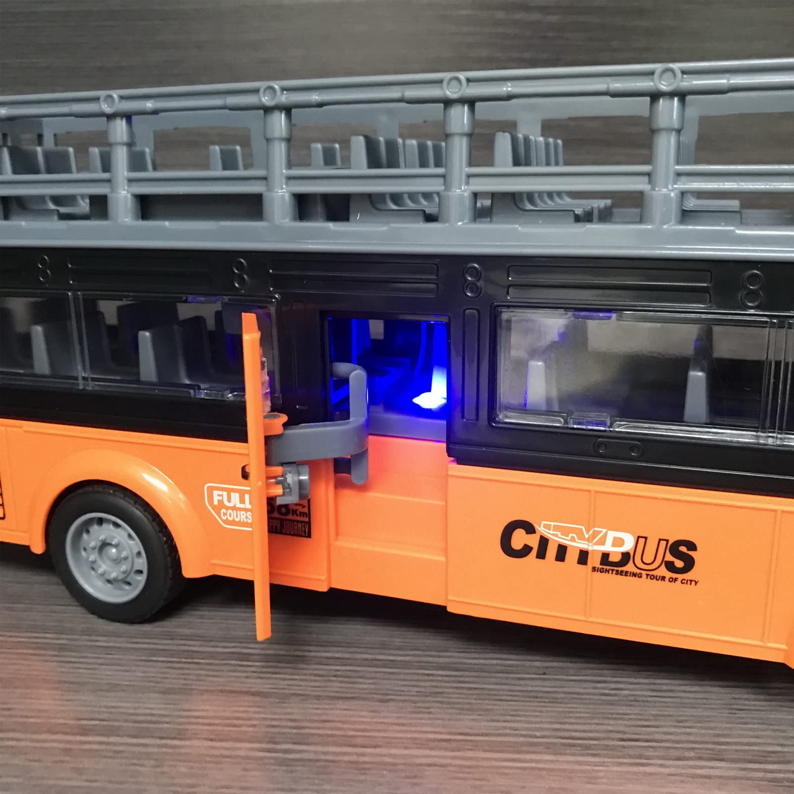Bus télécommandé, 4 Canaux électroniques, Ouverture des Portes, Fonction D'accélération, Bus RC à Deux étages pour Enfants de 3 Ans et Plus (QH204 9 Bus Touristique)