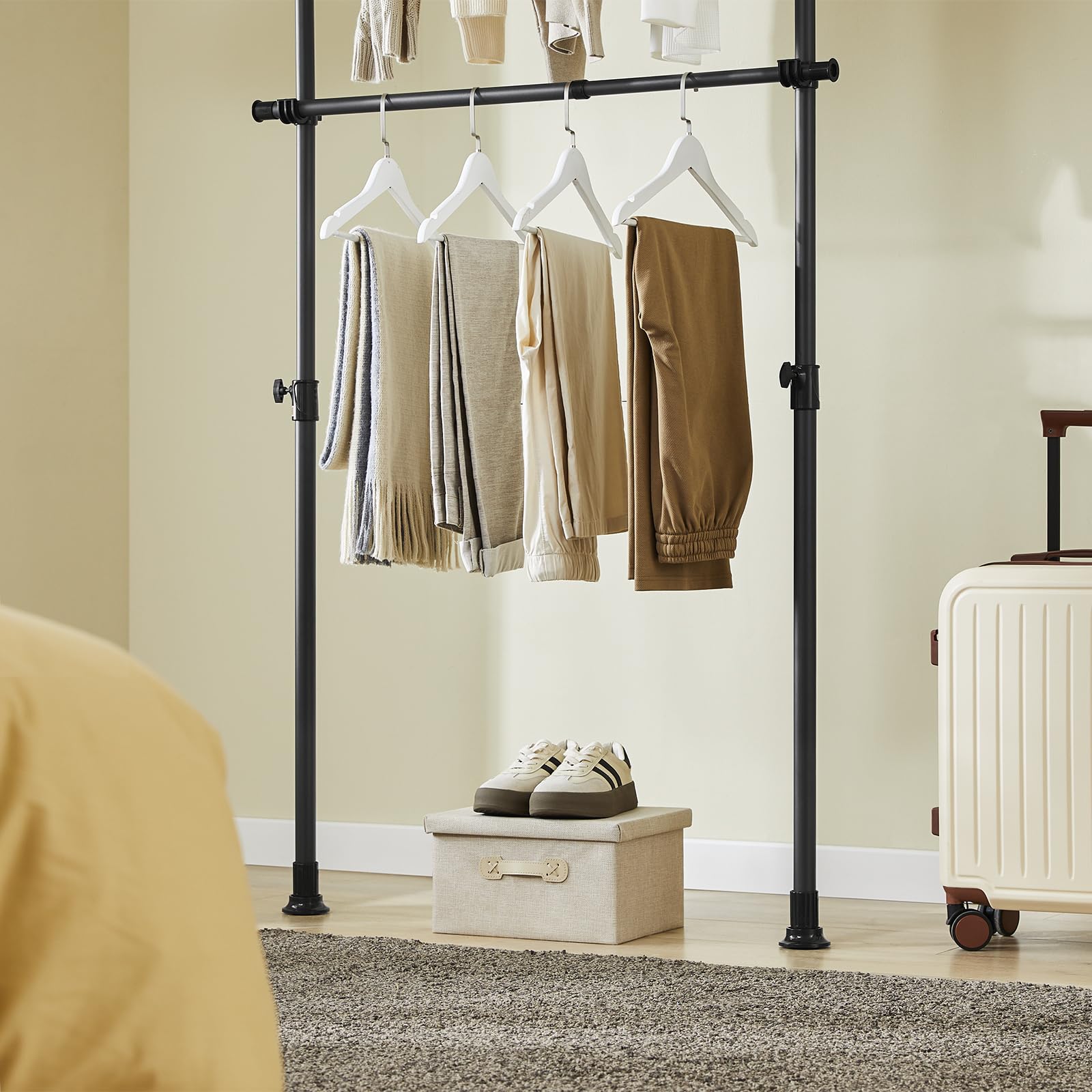 SoBuy Tringle à Vêtements Télescopique robuste pour dressing | Portant à vêtements réglable avec barres de suspension, rangement chambre, Noir FRG109-II-SCH