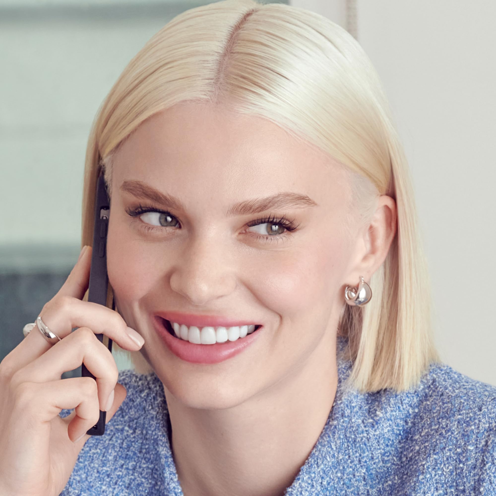 KISS imPRESS Falsies ILP02C – Bezklejowe Rzęsy Bondingowe Samoprzylepne Demi Edgy – Kępki DIY pod Rzęsy – 24 szt. z Aplikatorem