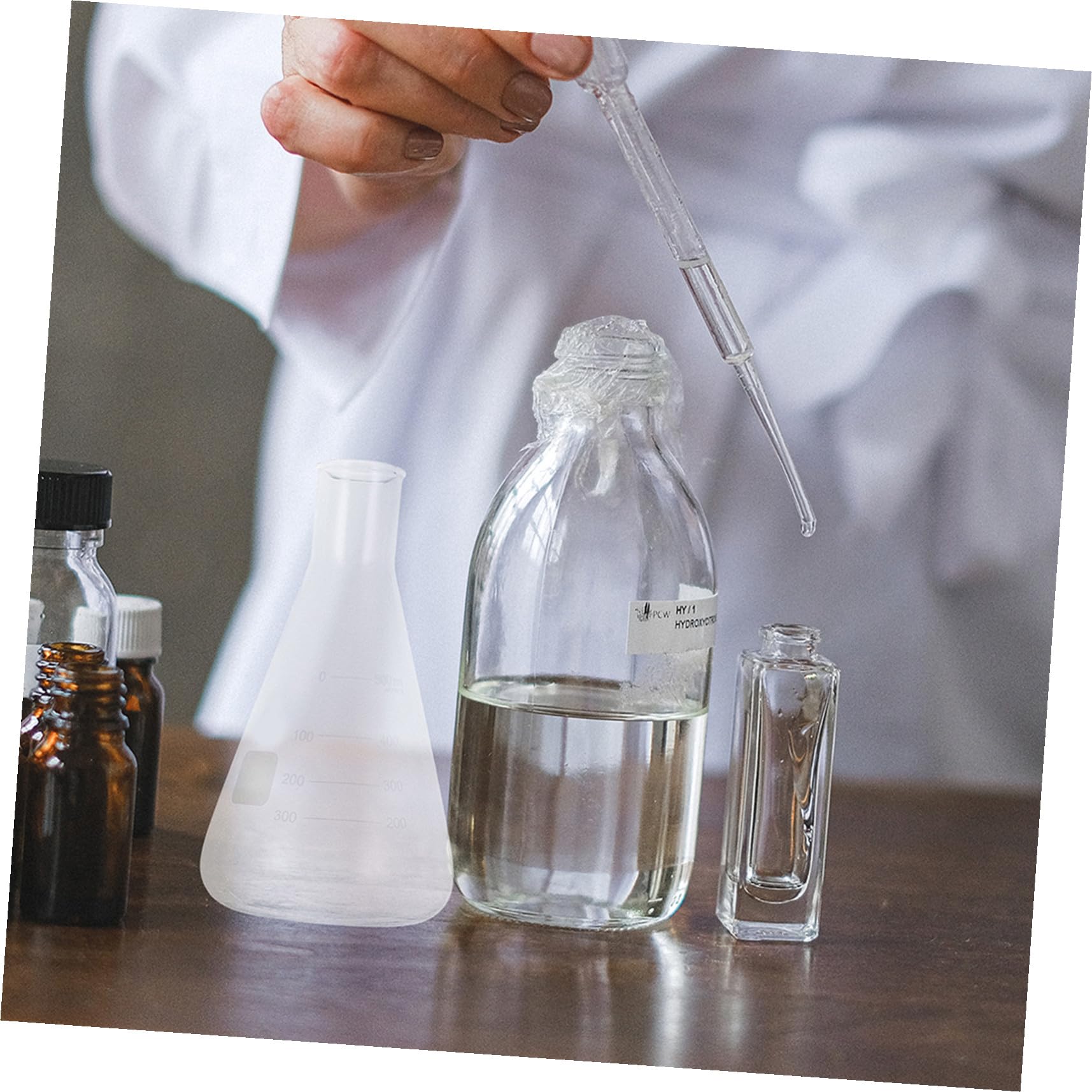 KOMBIUDA Matraz Erlenmeyer Cónico de Vidrio de Borosilicato 500 Ml, Set de 4 Piezas Espesado para Cristalografía de Laboratorio, Herramienta para Experimentos Escolares y Estilo Aleatorio