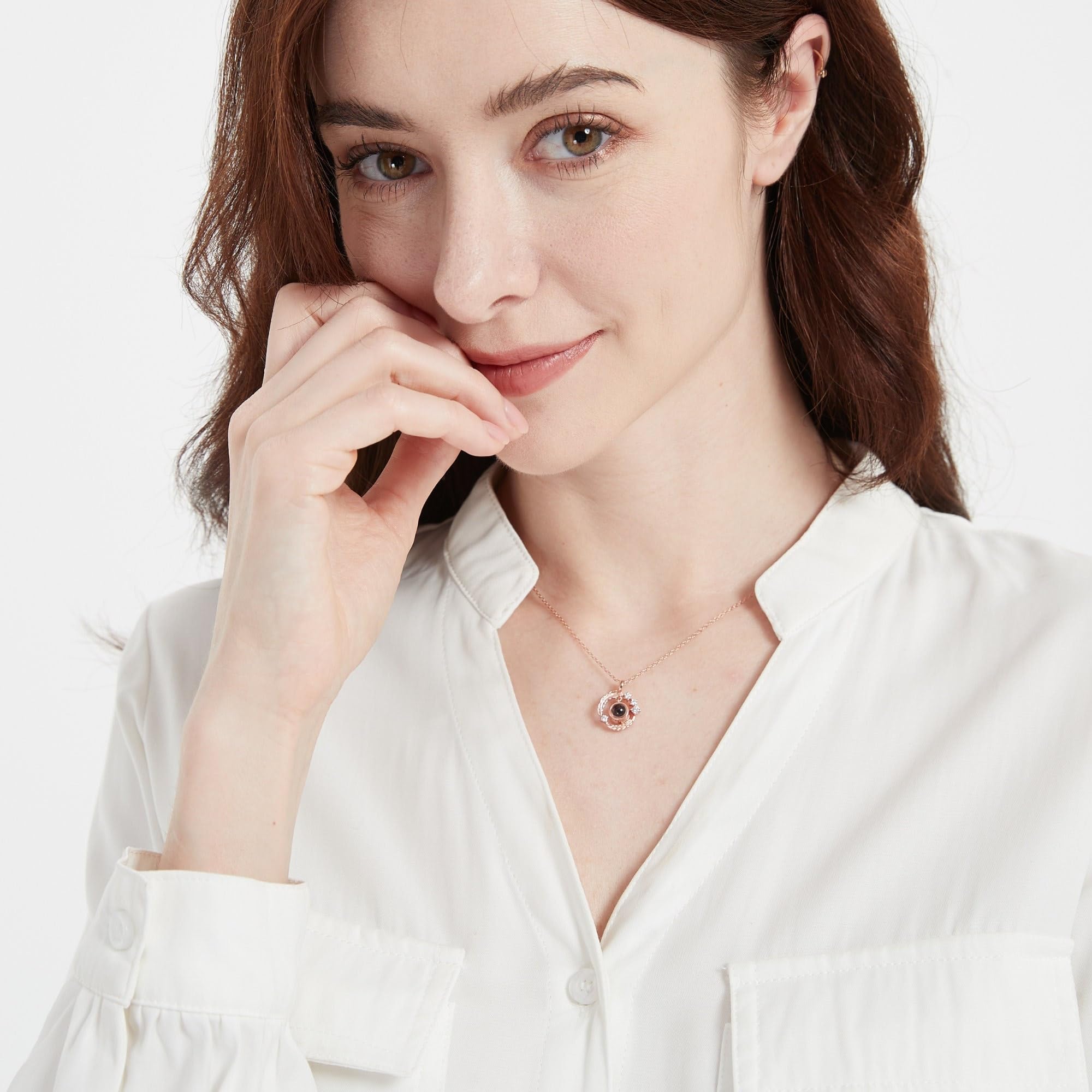 PERIMADE Collana con foto personalizzata, ciondolo con proiezione di immagini personalizzate per donne, testo personalizzato e amore in 100 lingue con zirconia cubica, collana con ciondolo a forma di