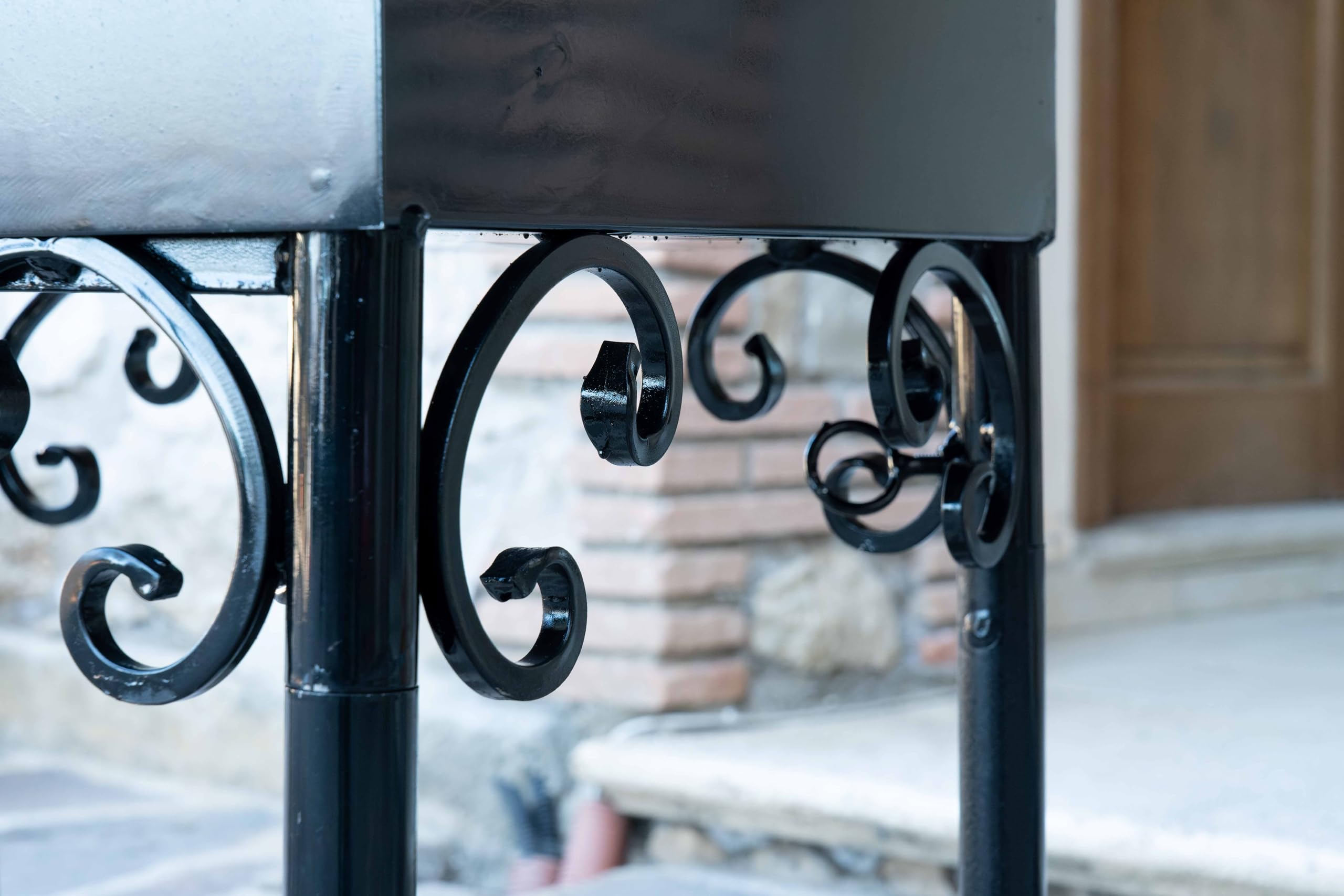 Barbecue in ferro battuto ZINCATO pesante con alette portatutto e griglia ribaltabile 80 × 45 × 70 cm