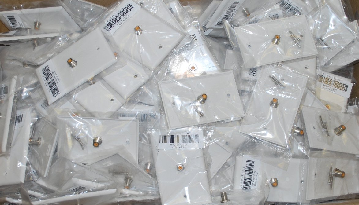 LOT 25 White COAXIAL Wall Plate PERFECT VISION Single Outlet F81 Connector 3 GHZ