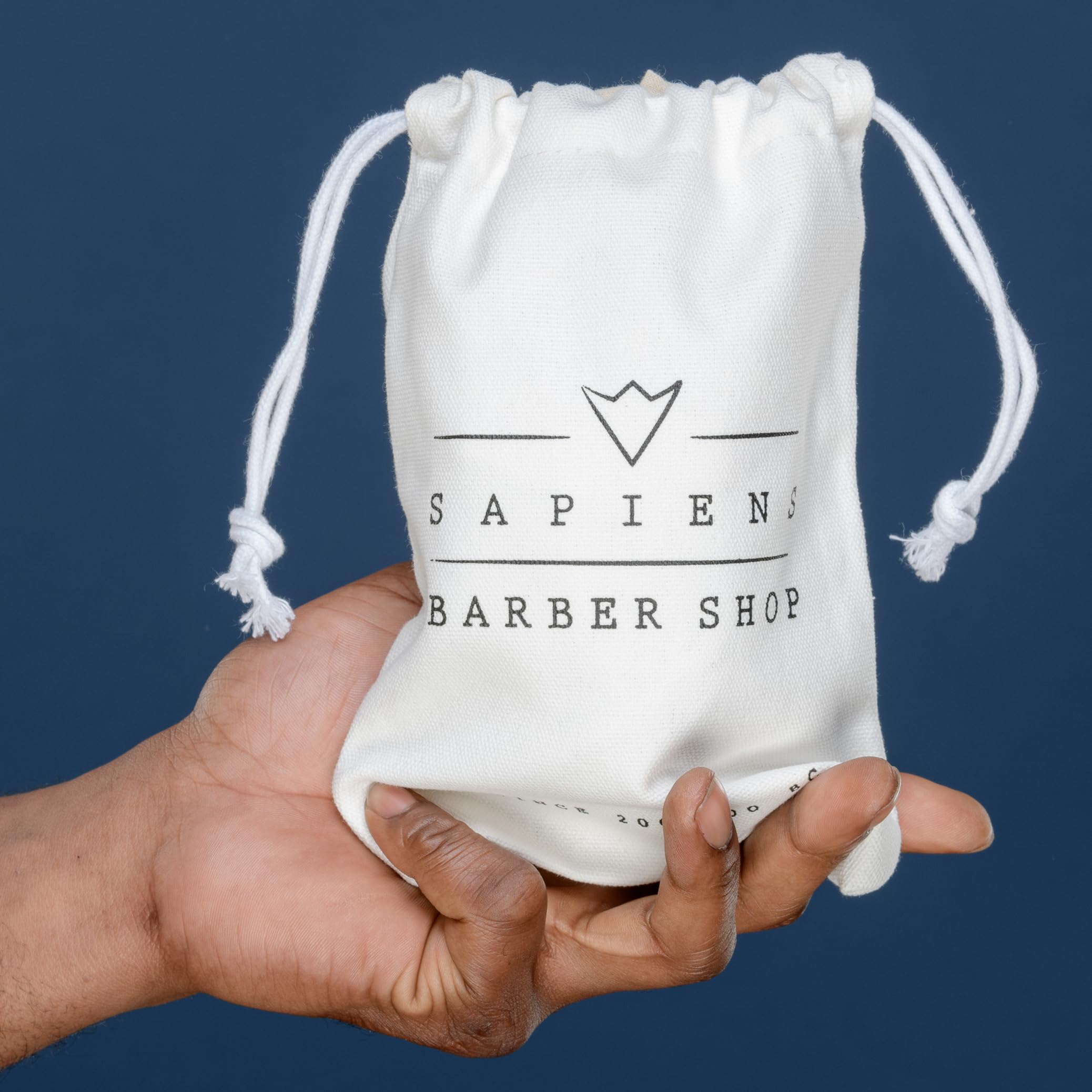 Sapiens Kit Soin Barbe Homme - Coffret Soin Barbe avec Huile Barbe et Baume Barbe BIO - Fabriqués en France - Brosse à Barbe, Peigne, Pochette - Coffret Cadeau Homme