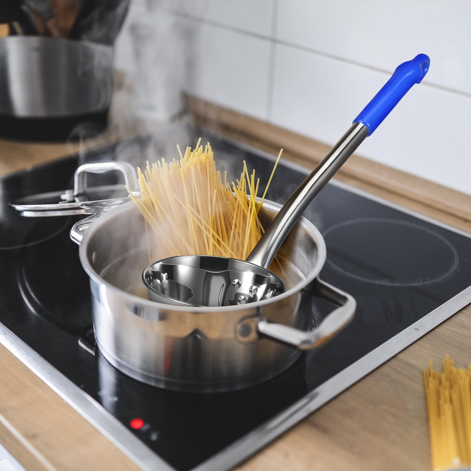 Long Handle Ladle Edelstahl Schöpflöffel mit Aufhängeöse Langlebig Spülmaschinenfest Langer Griff für Komfortables Servieren von Suppen und Saucen Küchenhelfer für Vielseitiges