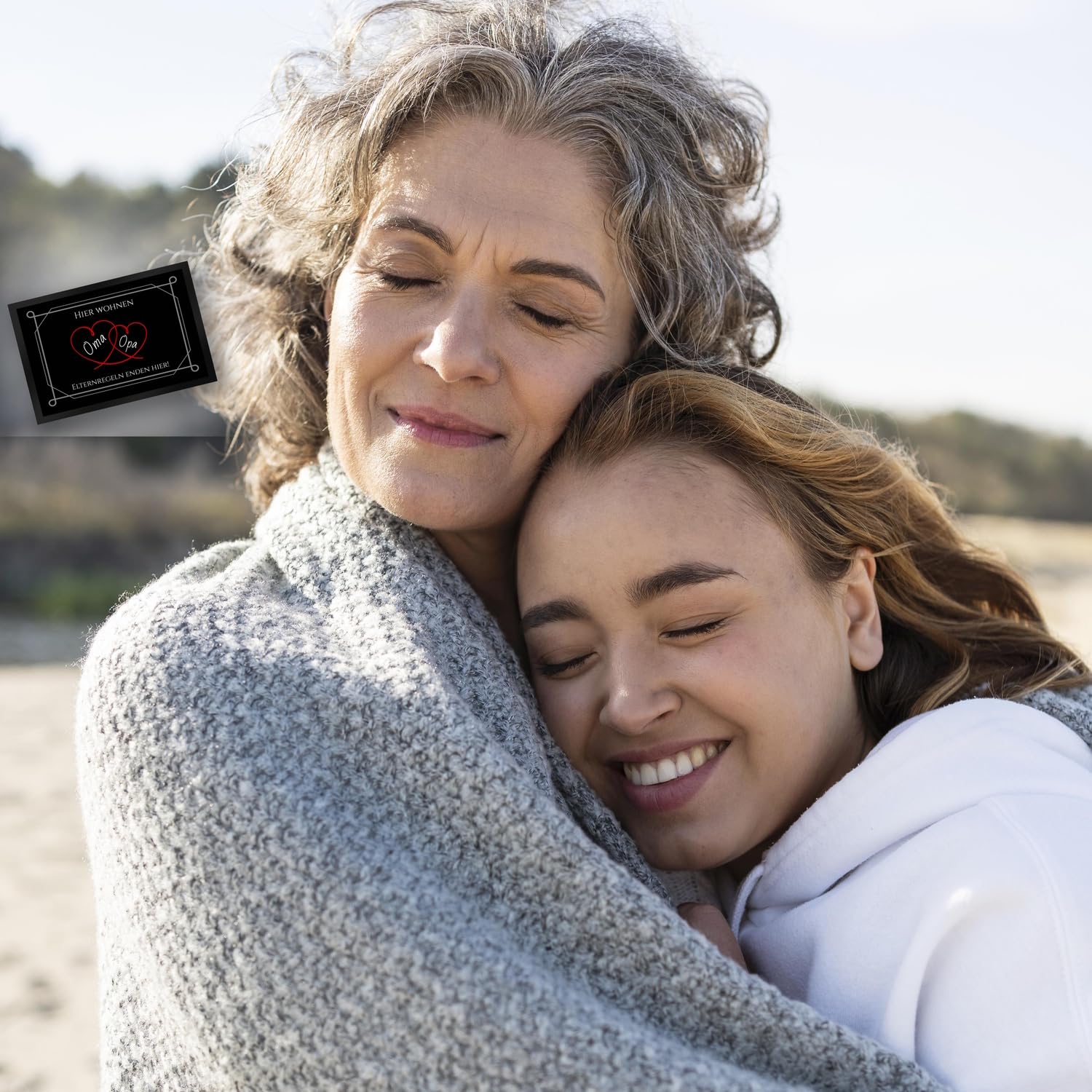 Hier wohnen Opa und Oma Fußmatte XXL in 50x75 cm - Elternregeln Enden Hier mit Herz unsere Großeltern tragen wir im Herzen und Diese Fußmatte XXL in 50x75 cm zeigt auch Warum.
