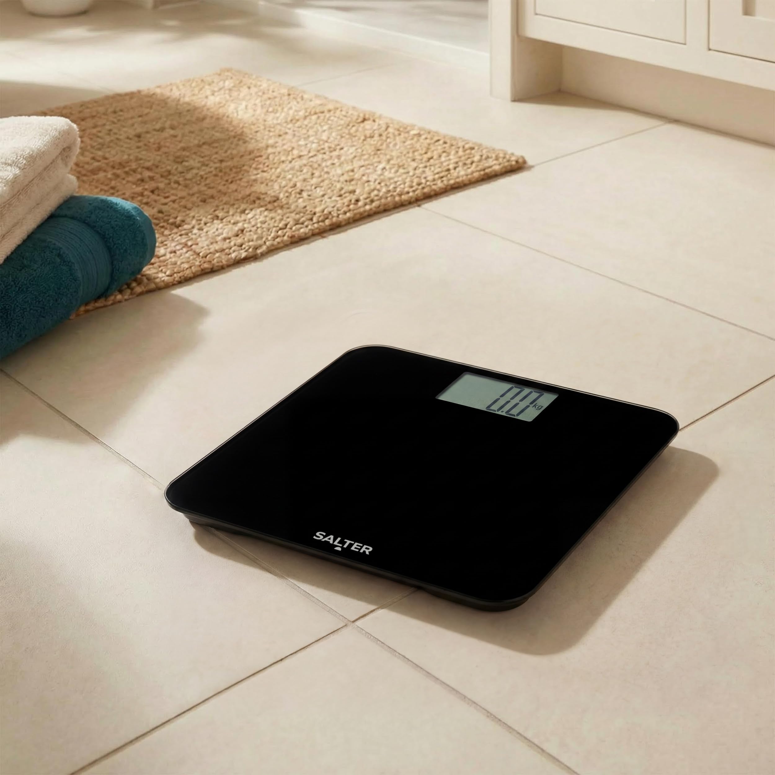 Salter Báscula de baño digital 180 kg, pantalla LCD | Incrementos de 0,1 kg, plataforma de cristal de 6 mm, superficie de 31 x 31 cm, acabado negro, lectura digital
