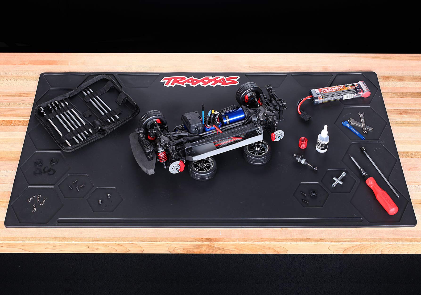 トラクサス　モンスターマット トラクサス モンスターマット Amazon.com: Traxxas 3426 - Pit Mat
