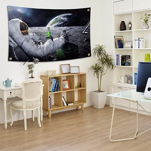 Miniatura 3 de Bandera de astronauta relajante y bebiendo cerveza en la luna en el espacio exterior, tapiz divertido póster duradero de hombre con ojales de latón.