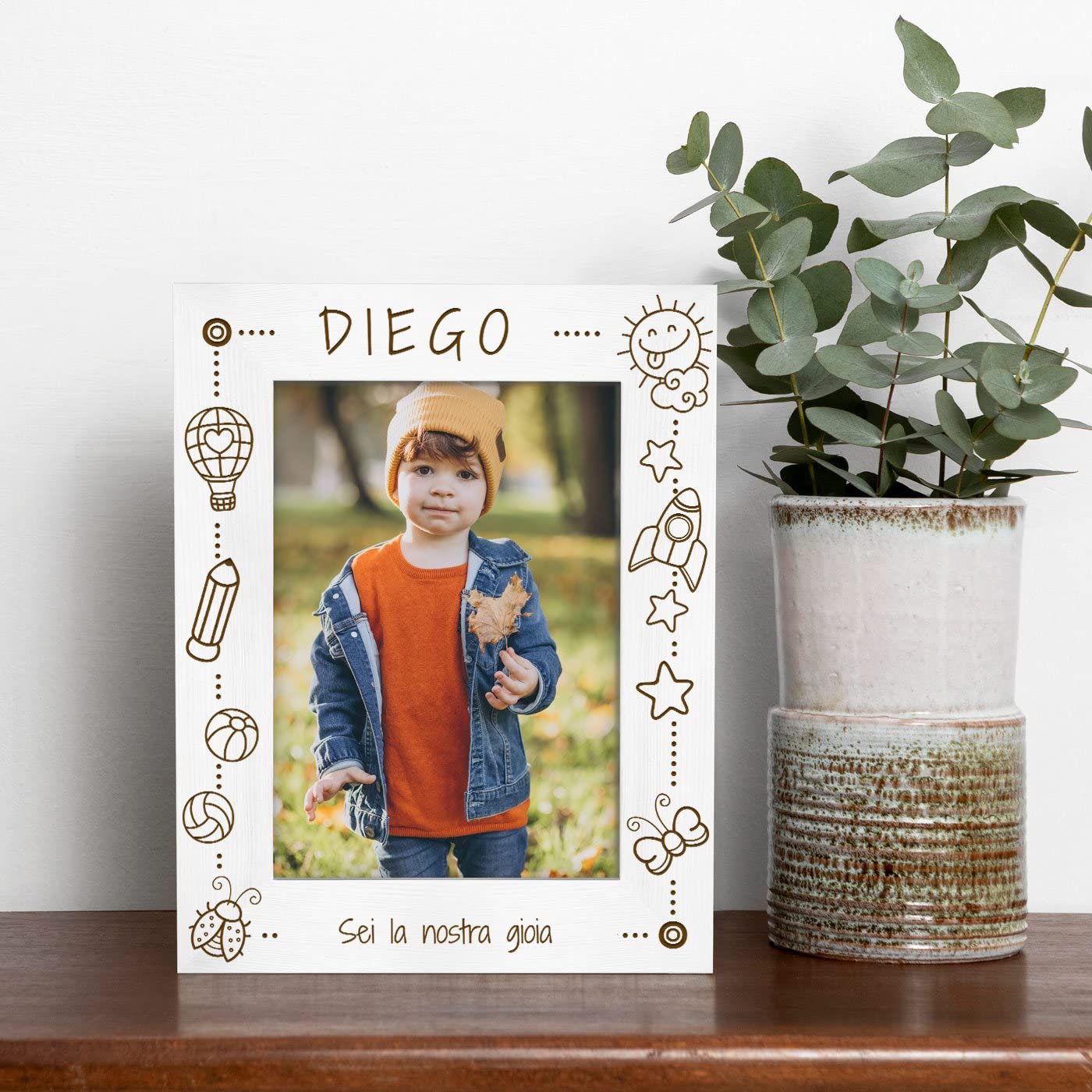 Maverton Cornice Foto - Bianca - Personalizzazione Stampata a Colori - Porta Foto in Legno - 27,5 x 21,5 cm - Portafoto da Tavolo - Cornici da Parete - regalo donna - Cuori