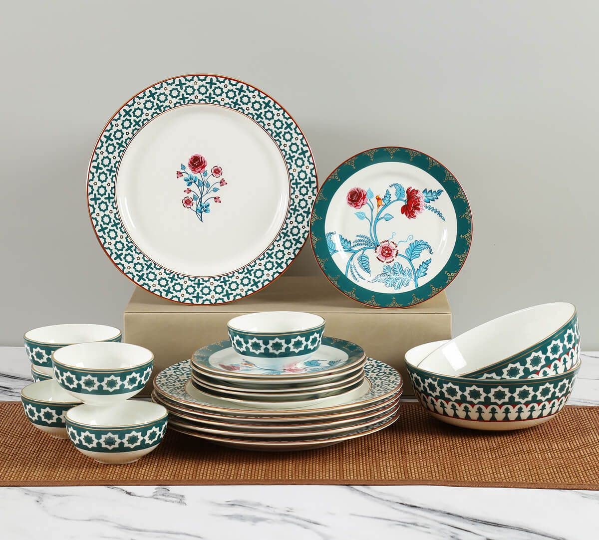 India Circus Fine Ceramic Permium 22k Liquid Gold Dinner Set 20 Pcs - for Your Premium Home Functions,White