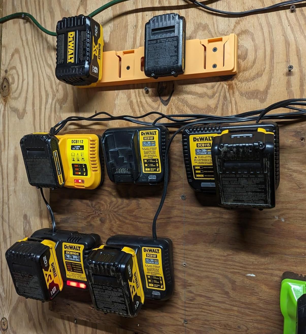 Battery Holder Compatible wiht Dewalt, Tools for Dewalt 20v, Mount 4 Slot Bulk Battery Garage Tool, Tools Compatible with Dewallt 20v, Wall Display Hook Holder