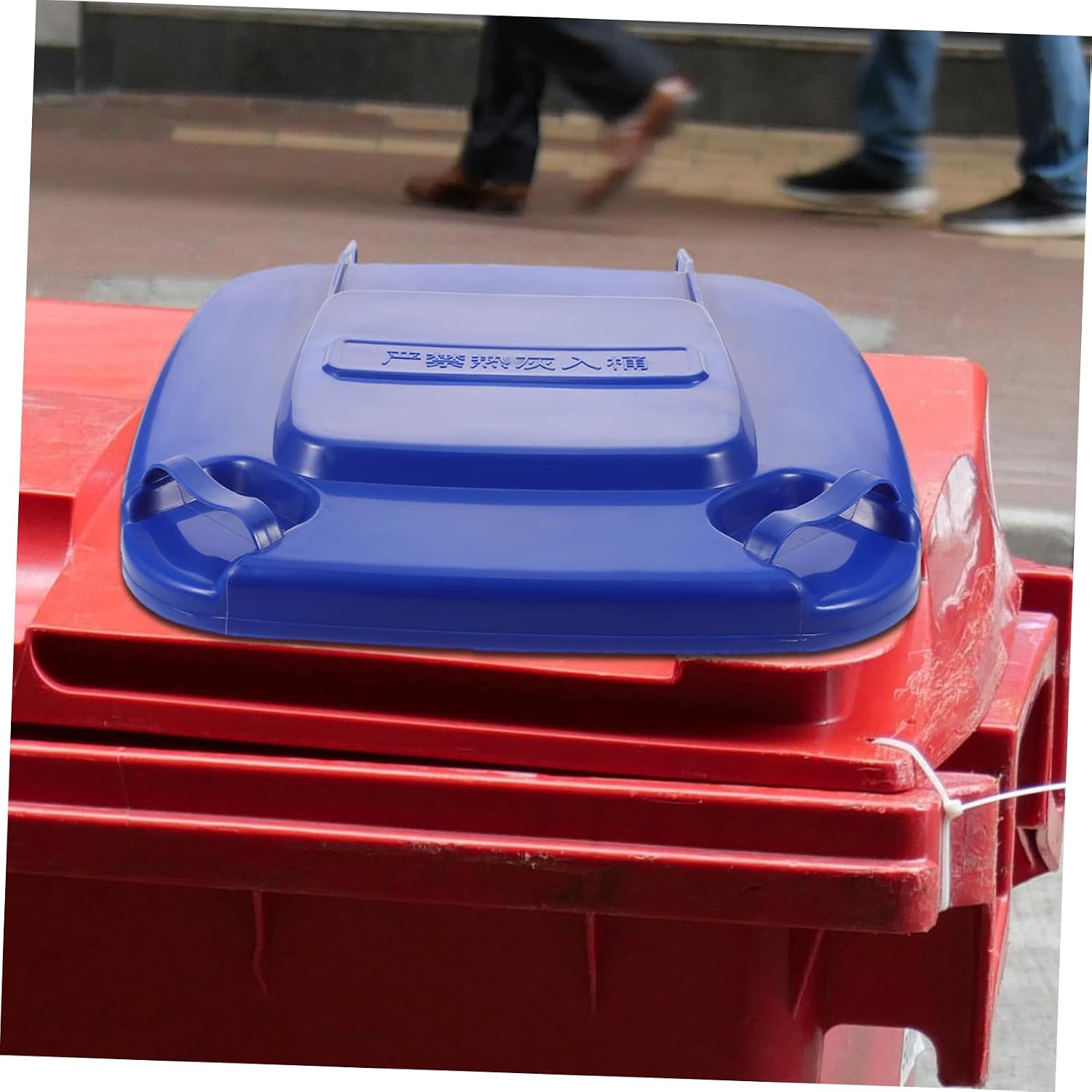 LABRIMP Trash Can Lid Replacement Plastic Outdoor Waste Bin Cover for Kitchen Bathroom Office and Outdoor Use Easy to Clean Design Performance