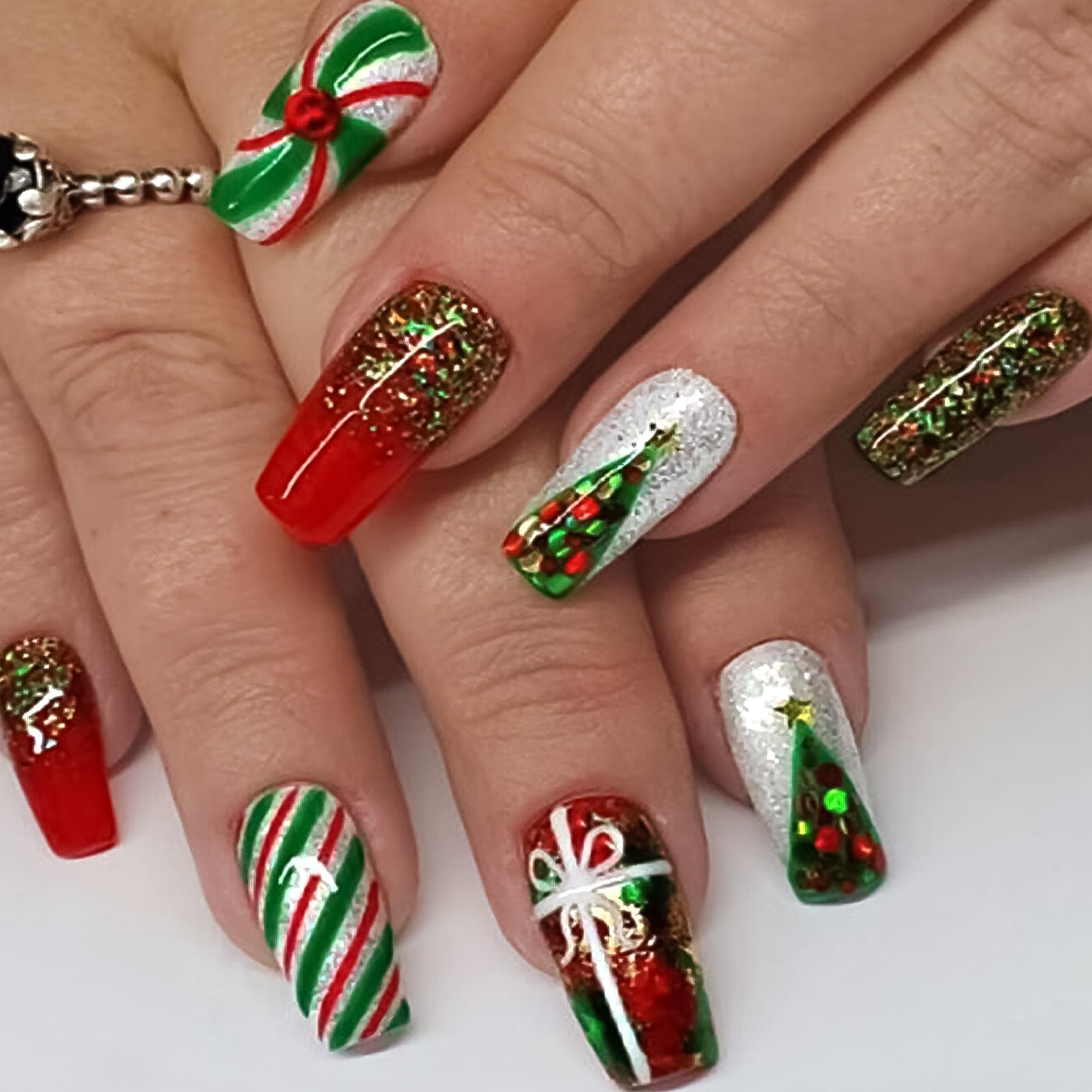 Christmas Press on Nails Medium Coffin Fake Nails with Christmas Tree Designs Glossy Glue on Nails Xmas Design Green and Red Stripes Full Cover False Nails Artificial Acrylic Nails 24PCS