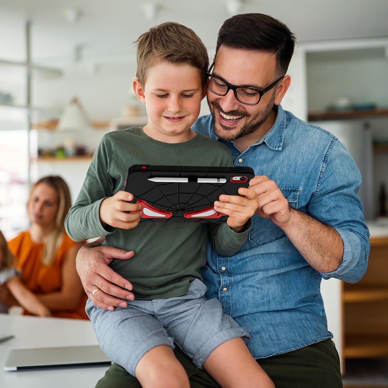 Case for iPad 10th Generation Case for Kids 10.9 Inch 2022 10th Gen/iPad A16 11th Generation 11 Inch 2025 Cover with Pen Holder Screen Protector Strap Kids Boys Thickned Cornor, Black Red