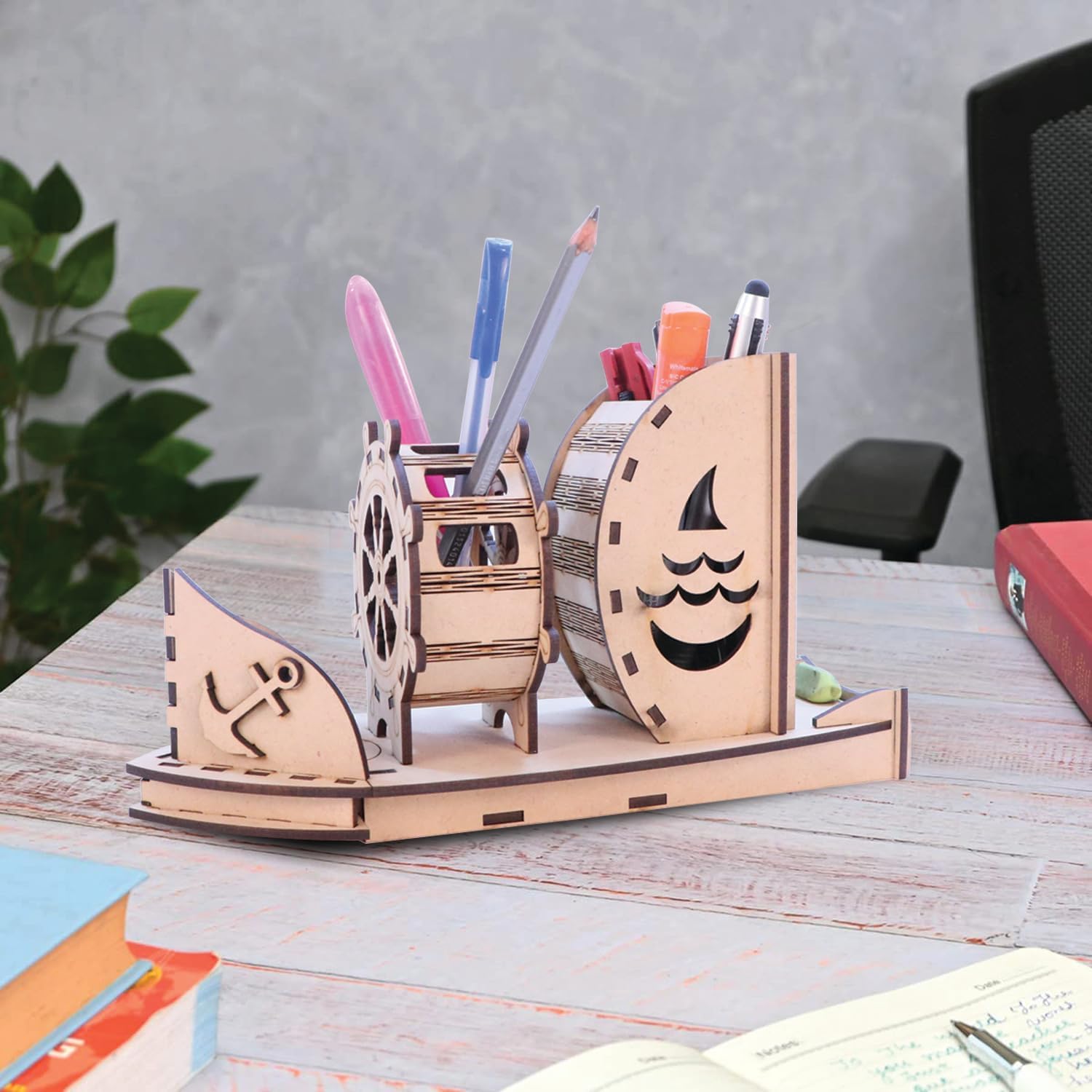 PINK PARI (LABEL) Wooden Boat Shaped Pen Stand, Pencil Holder for Office Table Decoration, Multipurpose Desk Organiser |Ship Shape Pen & Pencil Stand | Study Table Organizer | Paint Brush Stand