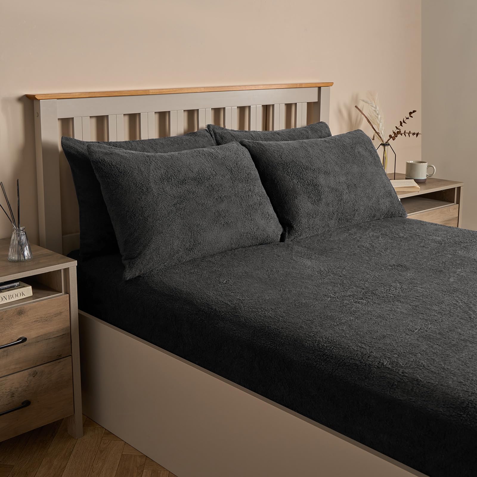 OHS Teddy Fleece Pillowcase 4 Pack Charcoal Grey, Fluffy Pillow Case Side Sleeper Warm Cosy Soft Fleece Hotel Quality Thermal Pillowcases Luxury Pillow Cover