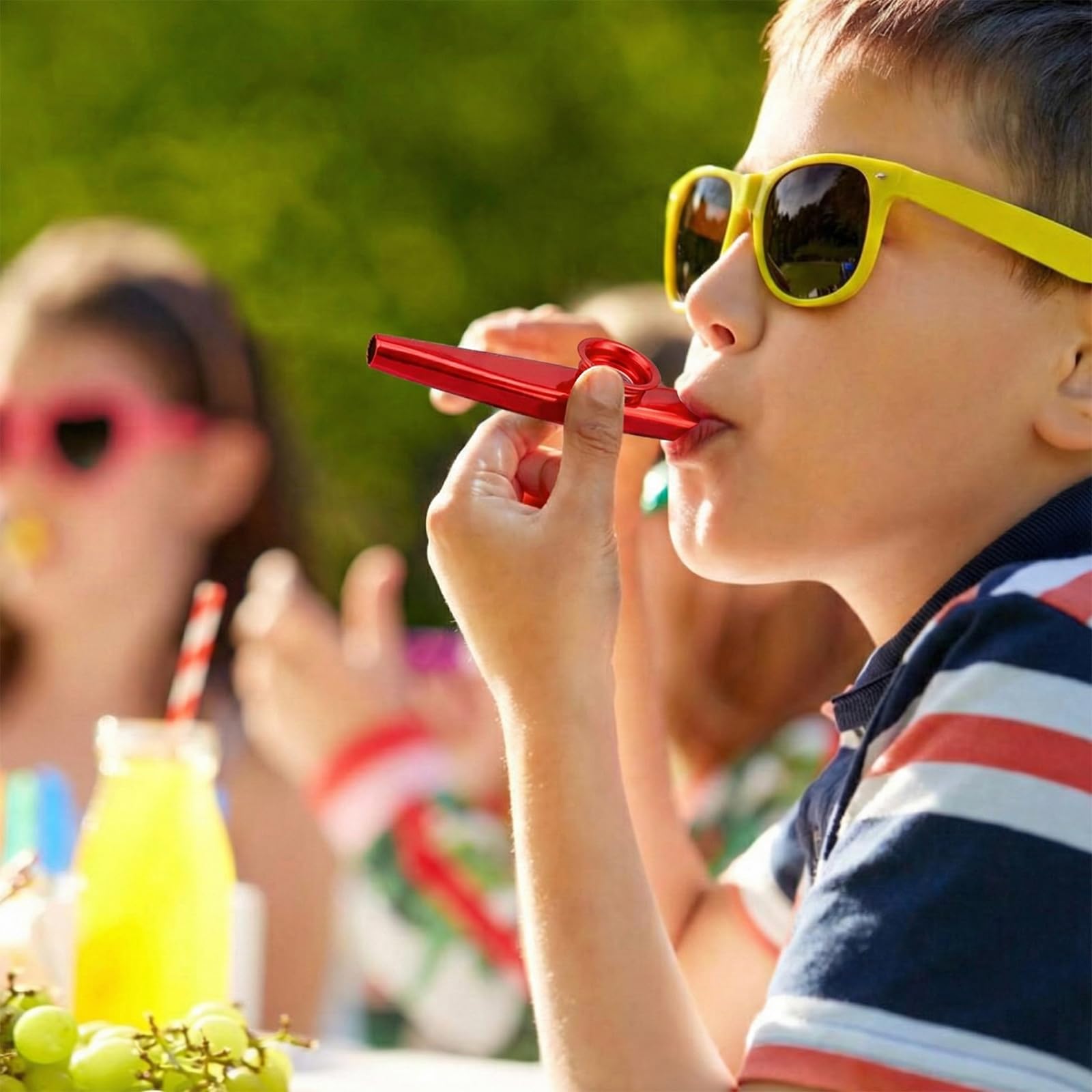1 instrument Kazoo (czerwony), z 10 membranami Kazoo, osłoną ochronną i tubą, oryginalny instrument muzyczny – budzi kreatywność i samogłoski, pasuje do ukulele, gitar, partnerów i