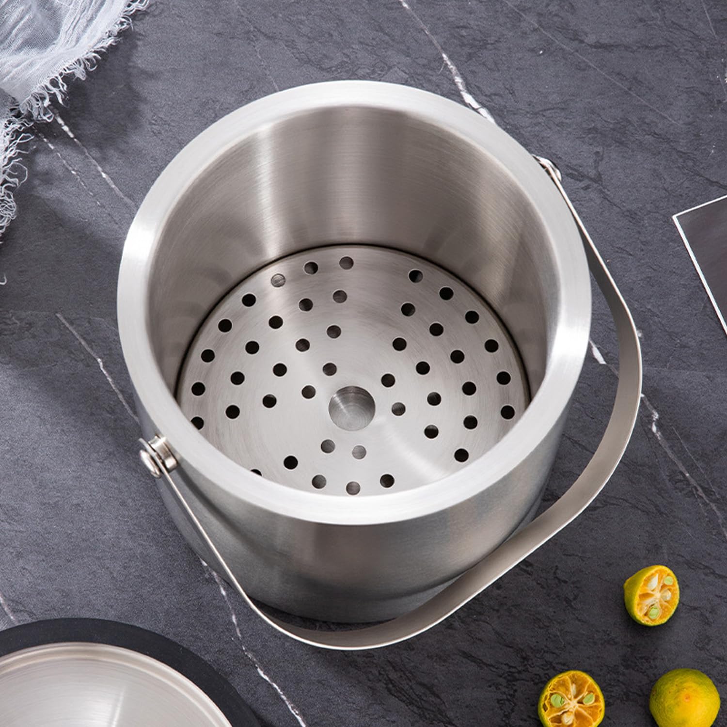 Ice Cube Tray, pojemnik na kostki lodu, 2 l, ze stali nierdzewnej, z sitkiem i szczypcami do lodu, do przechowywania lodu i chłodzenia napojów, kolor srebrny