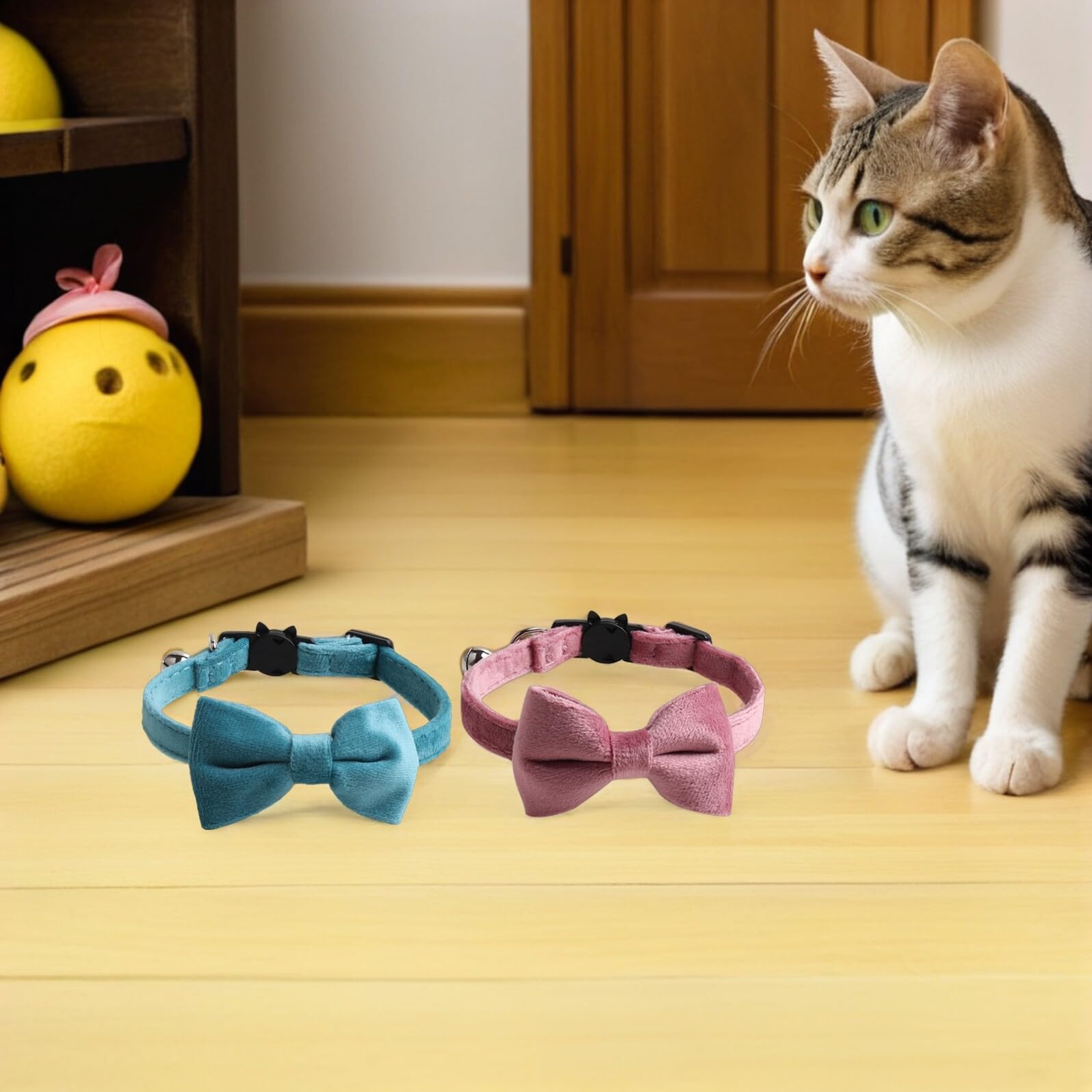 Hohopeti 4 Stück Teiliges Samt-katzenhalsband mit Glöckchen und Abnehmbarem Schleifen-Bowtie Verstellbar Sicherer Breakaway-Verschluss Wachstumsadaptiv Festlich für Kätzchen und Katzen für