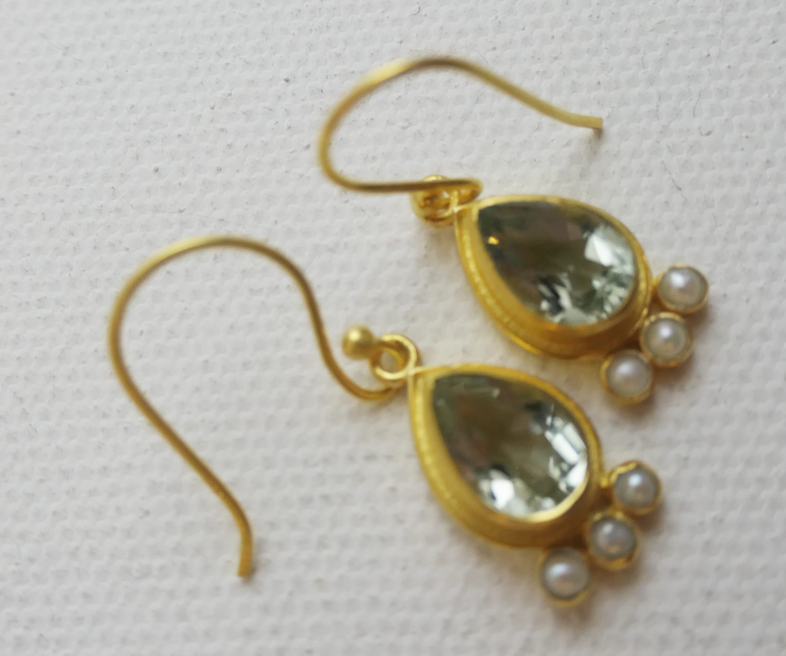 Pendientes de plata de ley 925 con baño de oro y amatista verde y perla de agua dulce