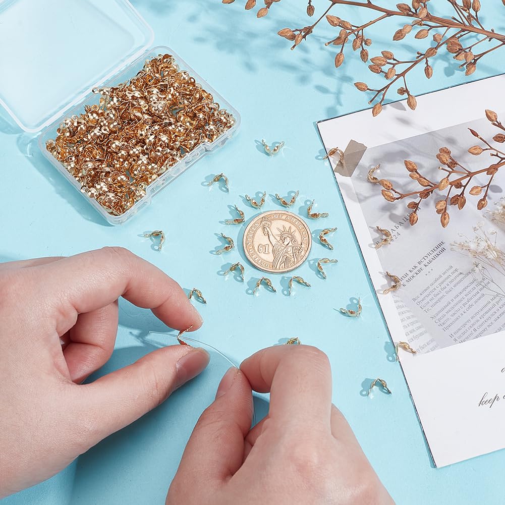 UNICRAFTALE 300Pcs 18K Gold Plated Stainless Steel Bead Tips Endcaps Calotte Ends Knot Covers Clamshell Knot Cover Endcaps Fold Over Bead Covers for DIY Bracelet Jewelry Making
