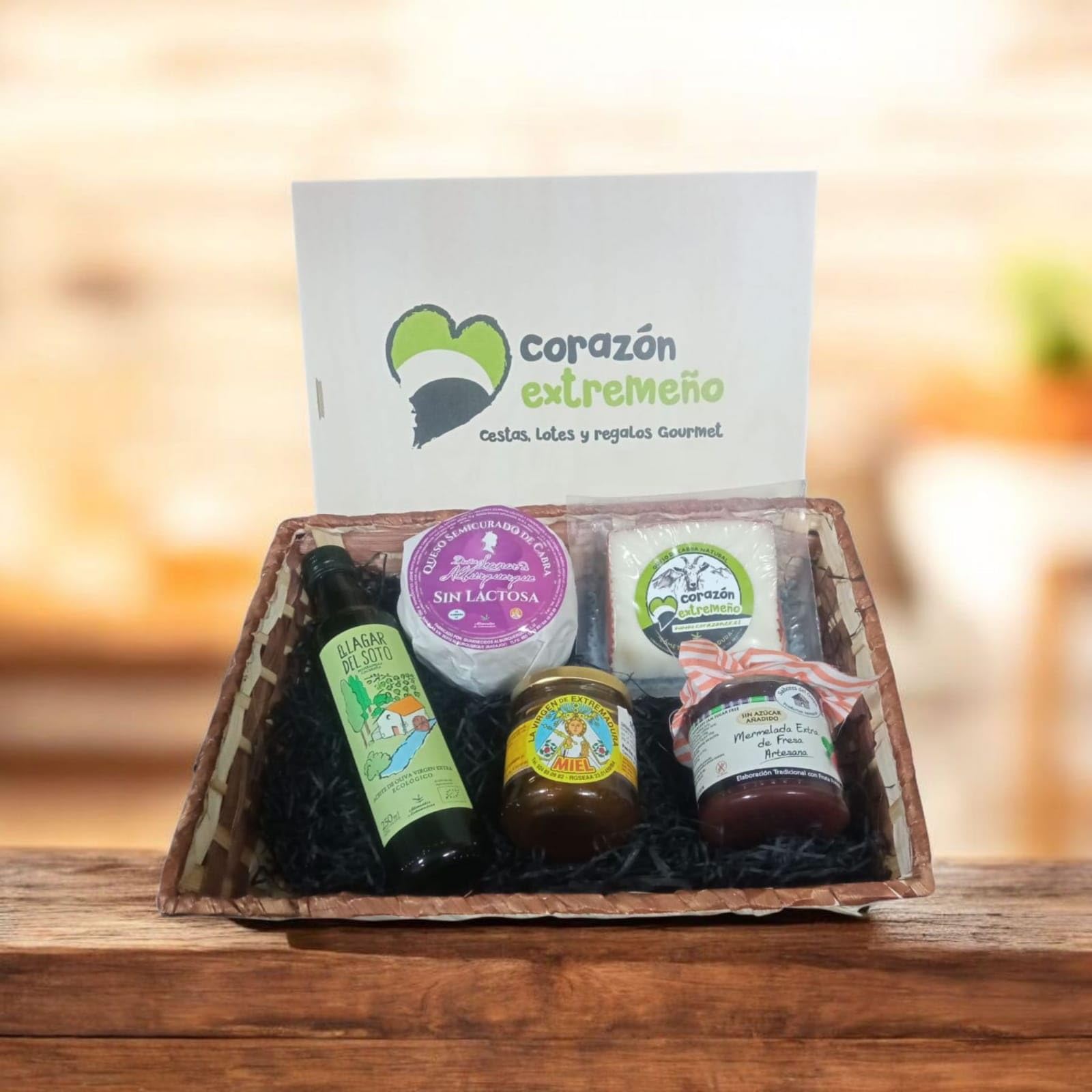 Cesta Regalo Gourmet Sin Lactosa Queso Semicurado y Natural de Cabra Aceite de Oliva Virgen Extra Miel Pura y Mermelada de Cereza Lote Artesano para Empresas Navidad Detalle Premium CORAZON EXTREMEÑO