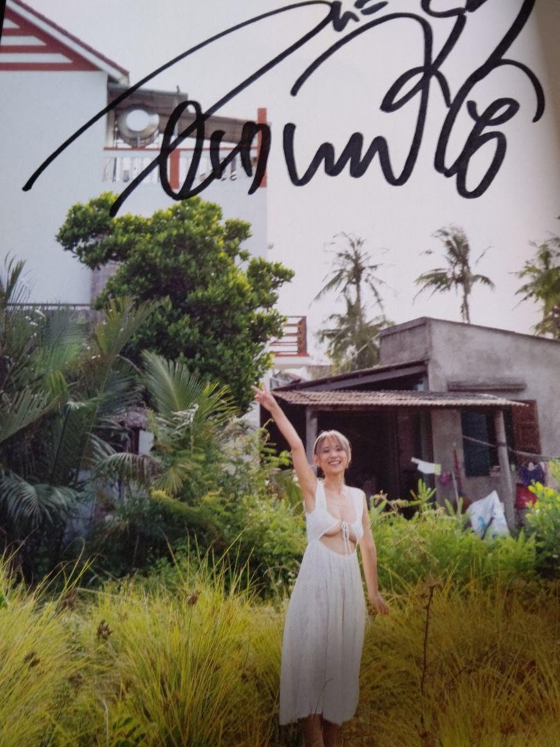 Amazon.co.jp: 直筆サイン入り本&イベント限定生写真つんこ1st写真集