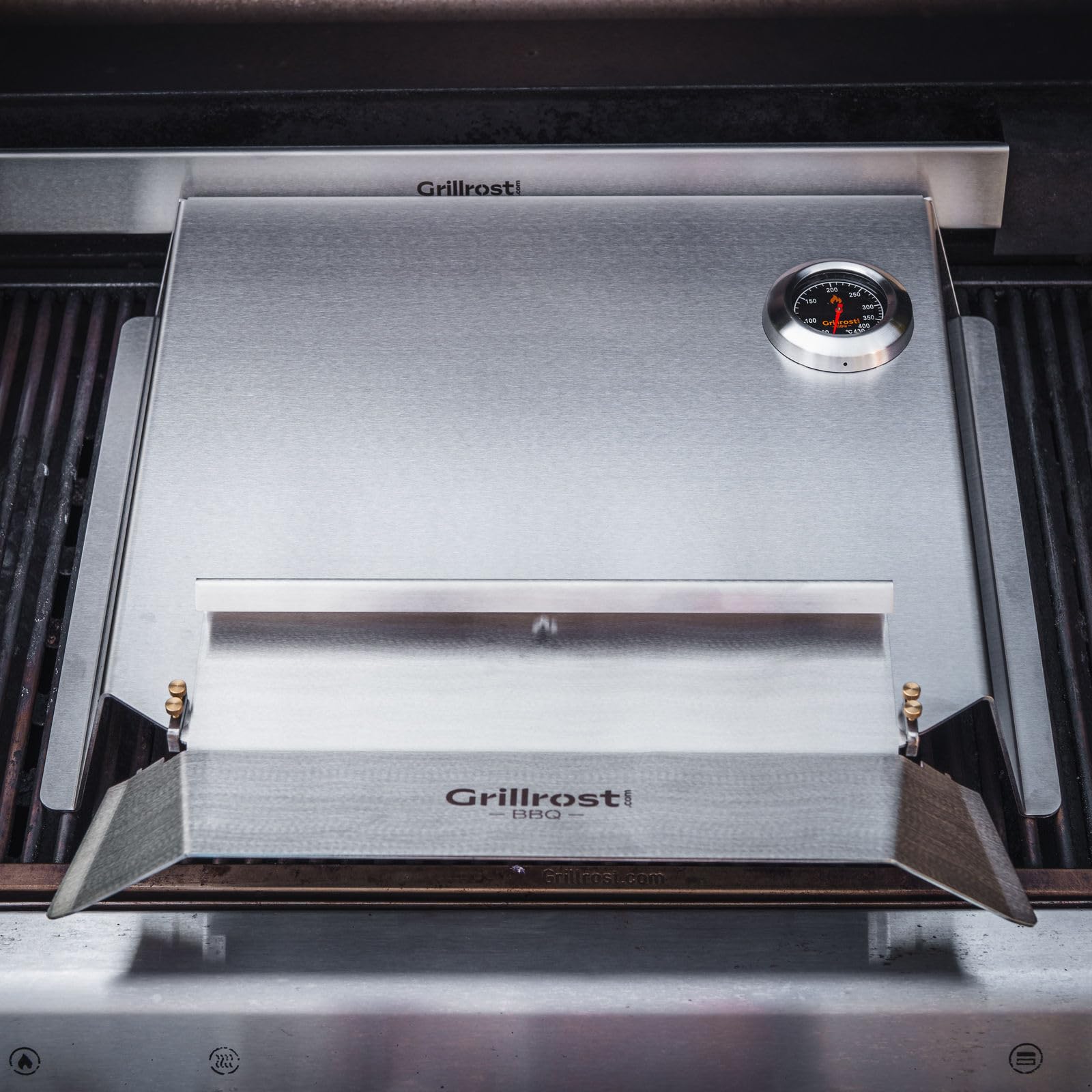 Grillrost.com Das Original Gasgrill Pizzaaufsatz | Pizza-Cover aus Edelstahl - perfekte Oberhitze für Deine Pizza wie aus dem Pizzaofen