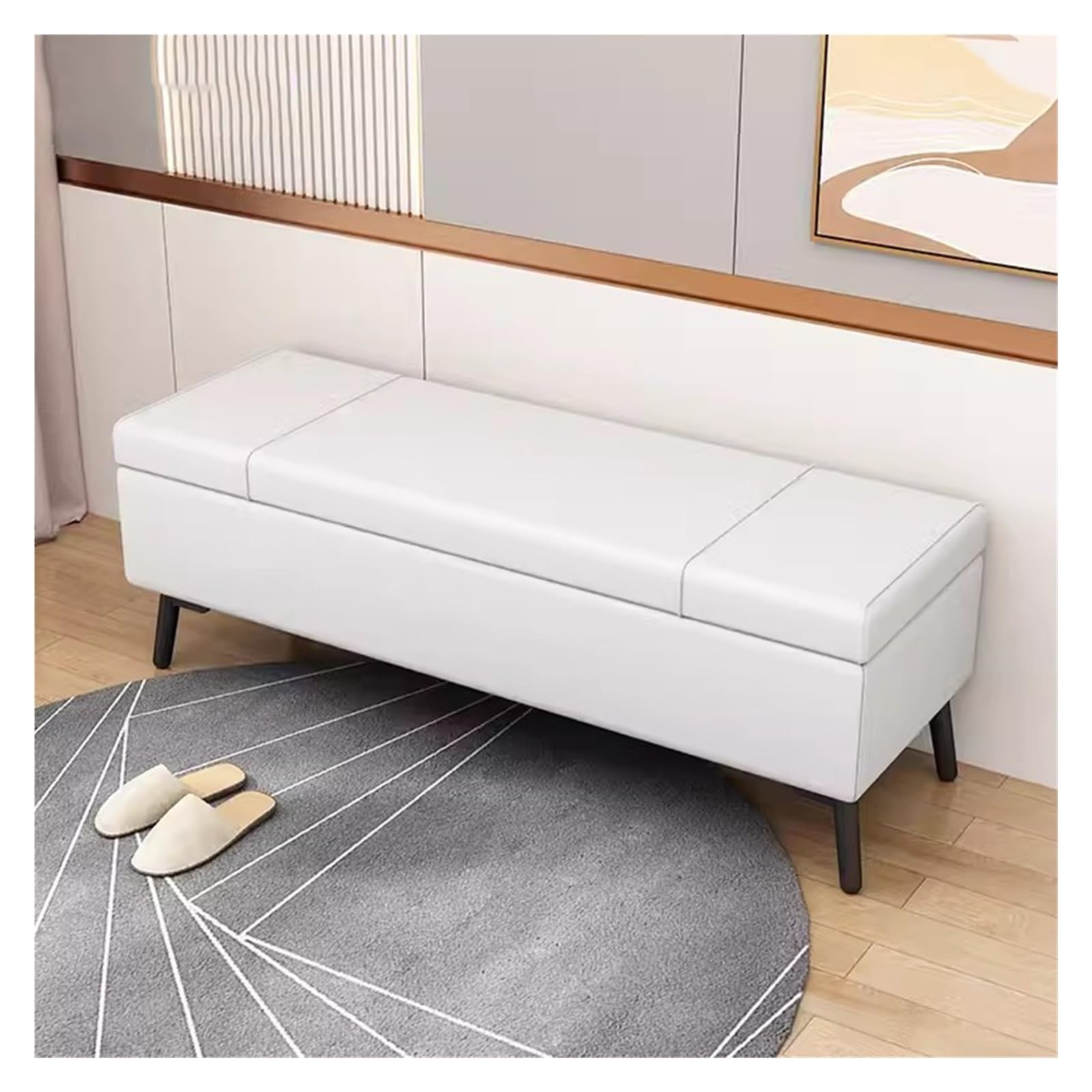 Fin de lit parfait pour organiser une chambre encombrée grâce au grand banc coffre en cuir
