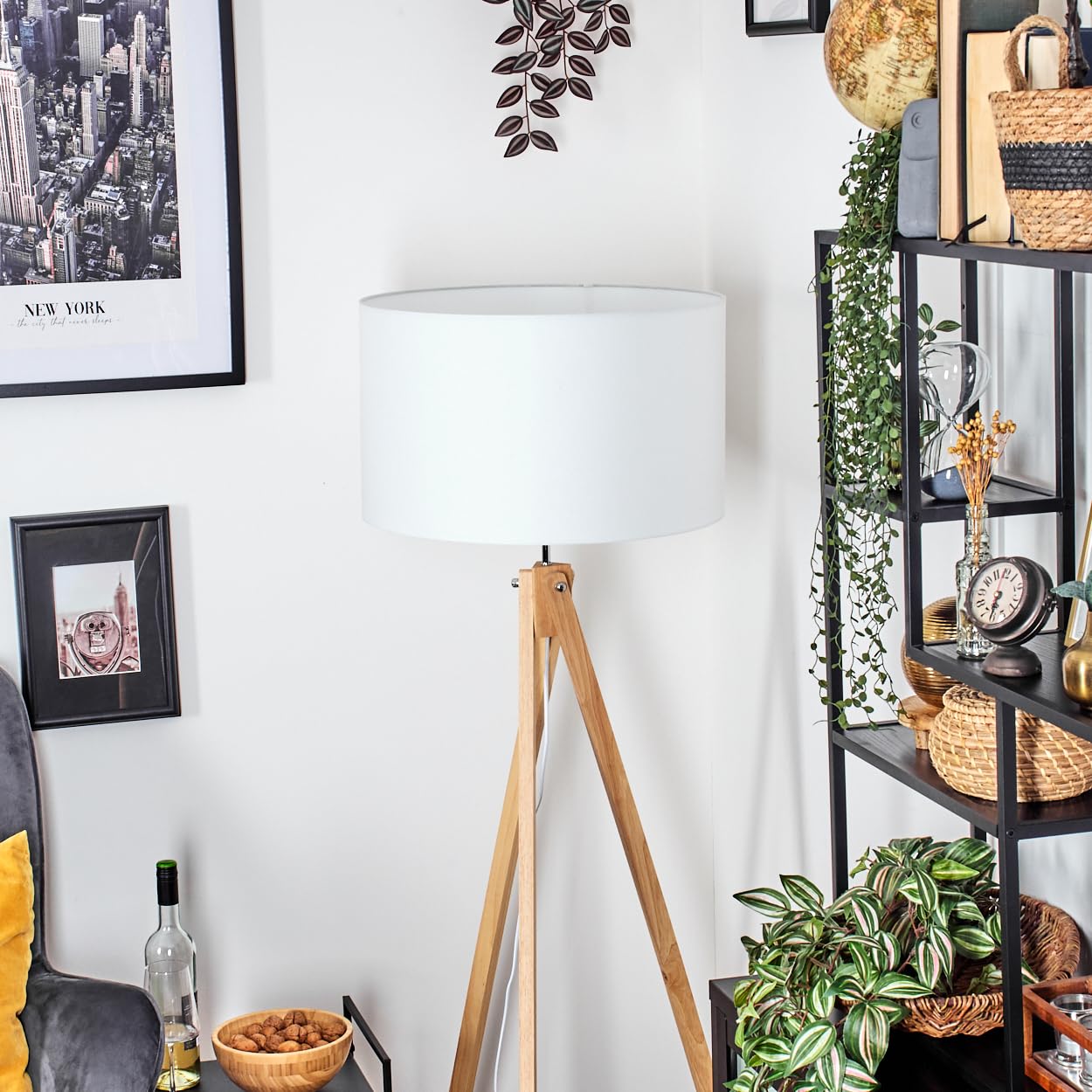 Stehleuchte Flemming, Stehlampe aus Holz/Stoff in Naturfarben/Weiß, Leuchte im modernen Boho-Style, skandinavisces Design (Ø50 cm), Höhe 151 cm, mit Fußschalter, 1 x E27, ohne Leuchtmittel