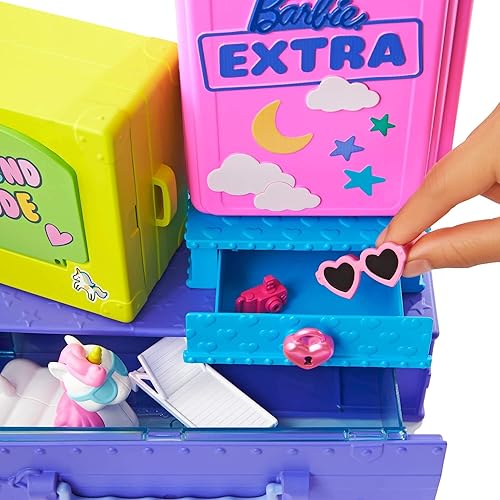 Miniatura 5 de Barbie HDY91 - Juego de viaje extra con 2 figuras exclusivas de cachorros y muñecas, piscina, tobogán, sala de fiestas y accesorios, juguete para